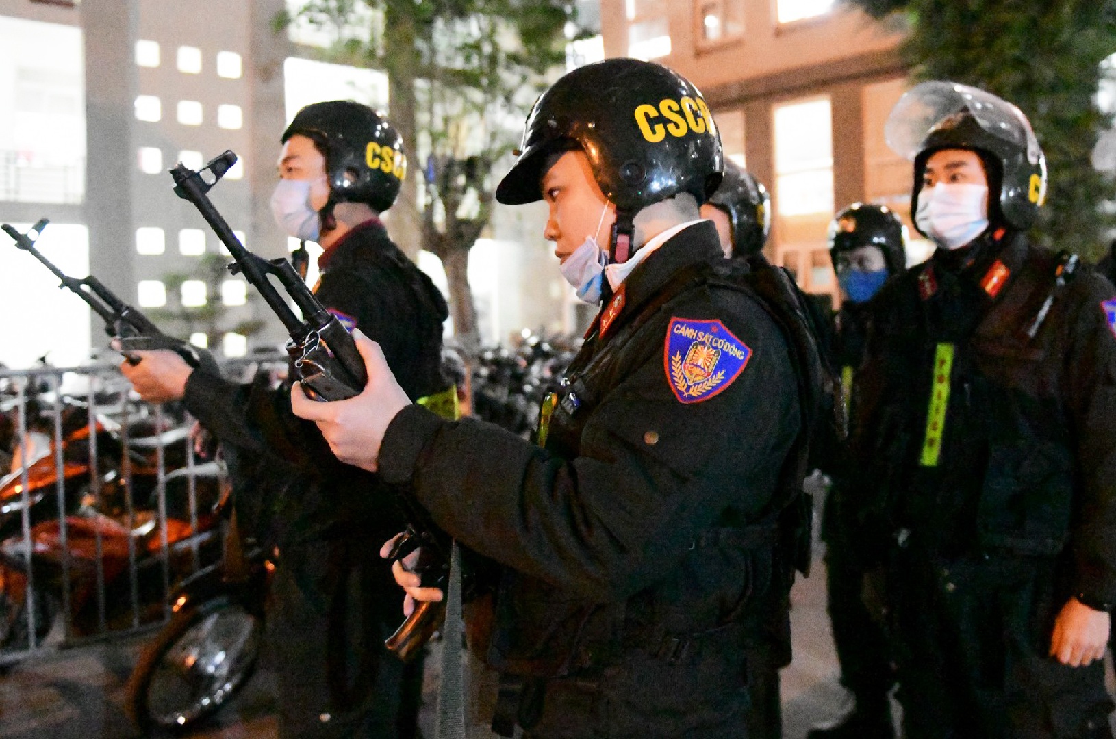 Hang tram canh sat siet chat an ninh tran Viet Nam gap Saudi Arabia hinh anh