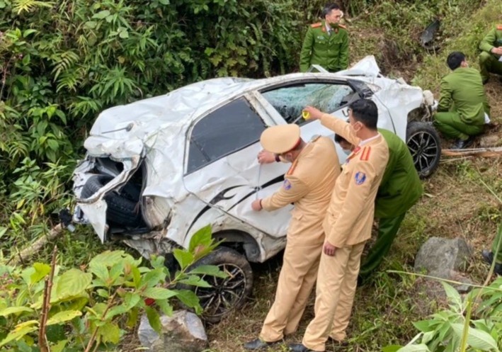 Hien truong vu oto lao xuong vuc lam 3 nguoi chet o deo Ma Pi Leng hinh anh