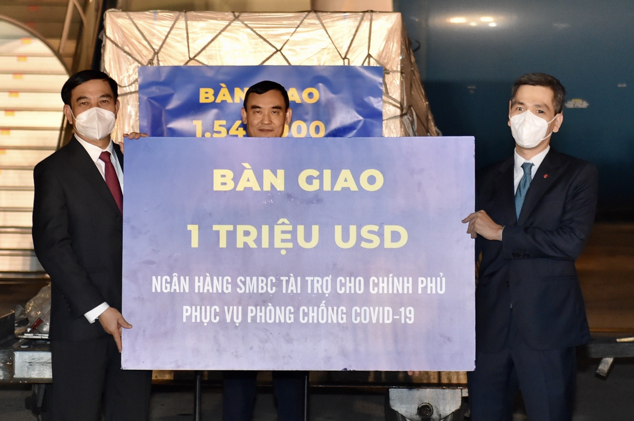 Vaccine Nhat Ban vien tro ve Noi Bai anh 2