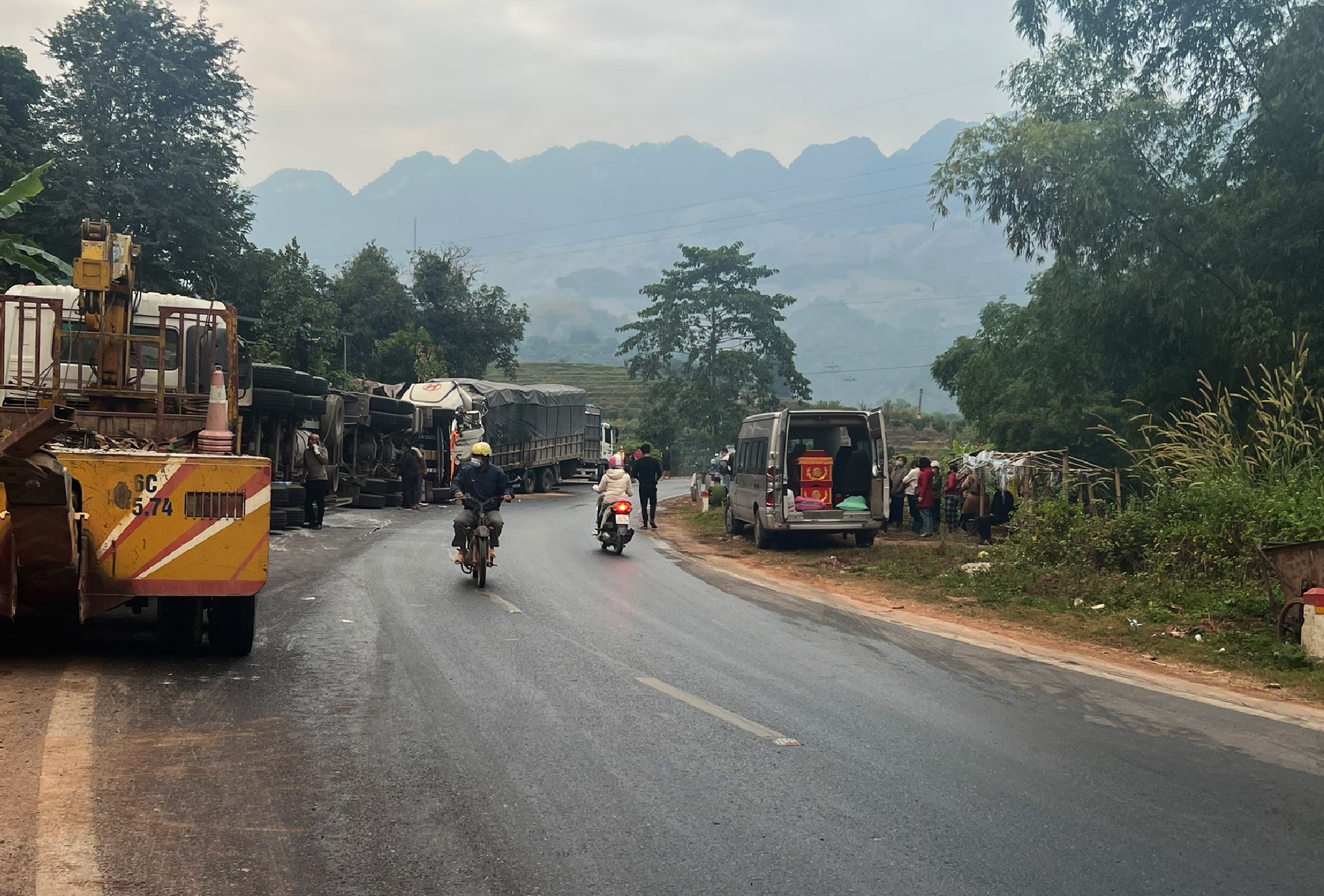 Tai nan 2 nguoi chet quoc lo 6 anh 2