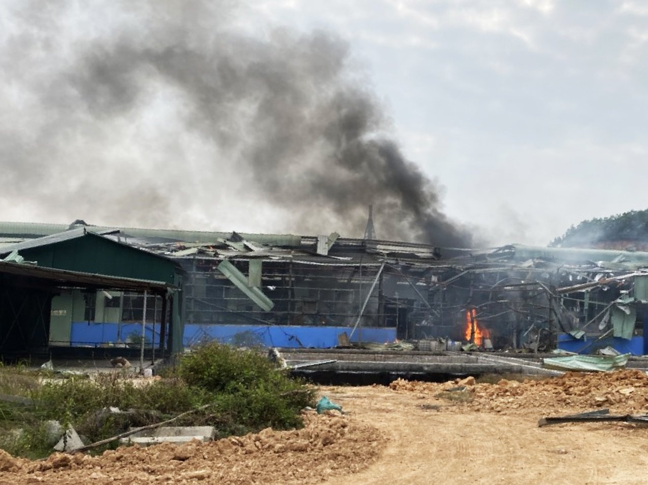 No nha may xu ly rac, mot nguoi chet hinh anh