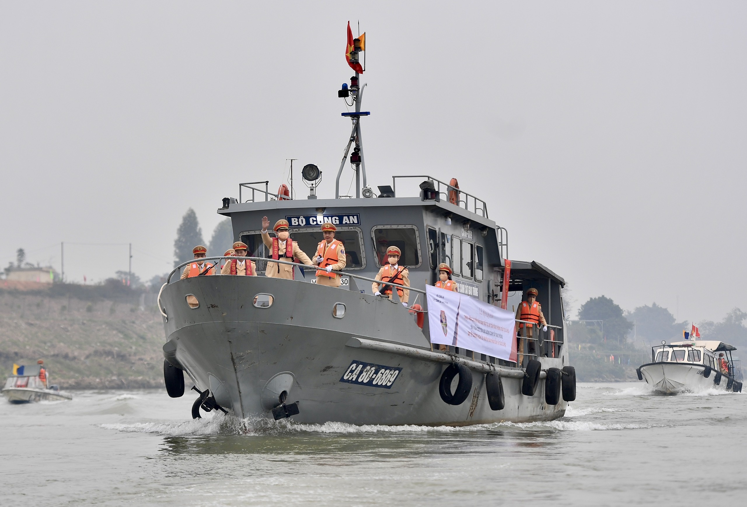 Tau tuan tra CSGT xuat quan anh 6