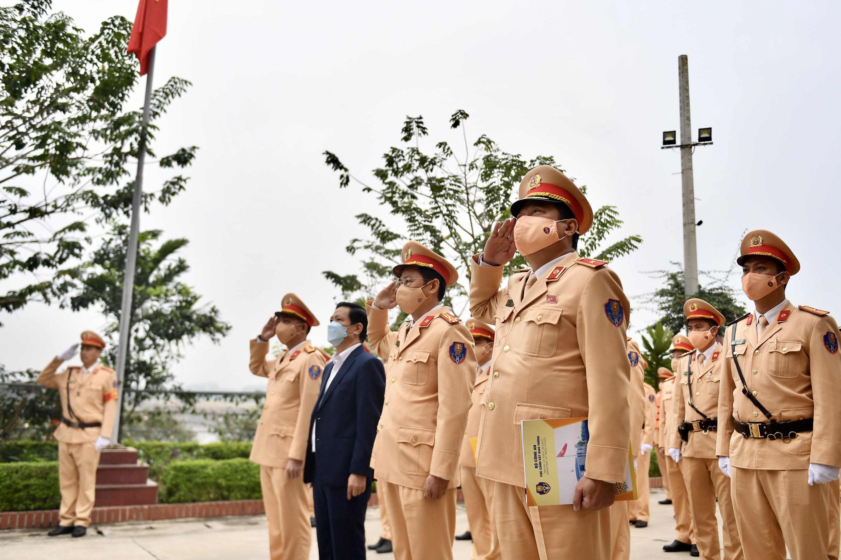 Tau tuan tra CSGT xuat quan anh 1