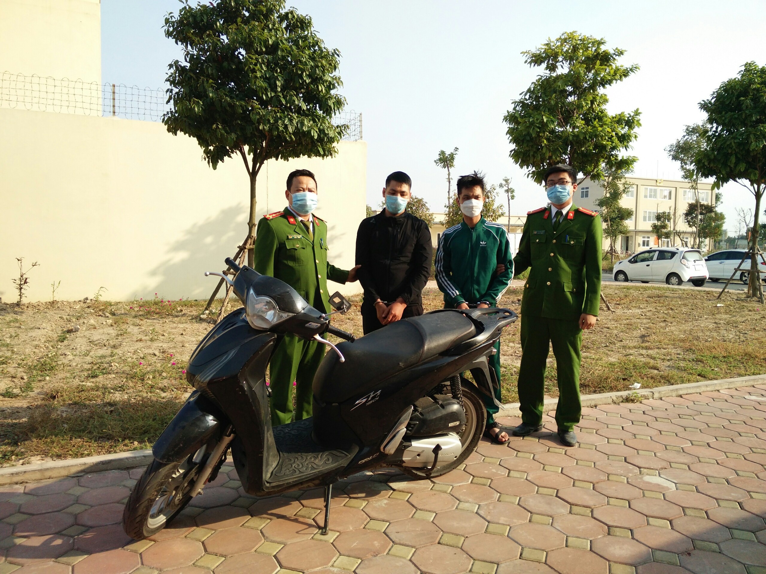 Trộm xe SH tấn công cảnh sát ảnh 1 Trom xe SH tan cong canh sat anh 1