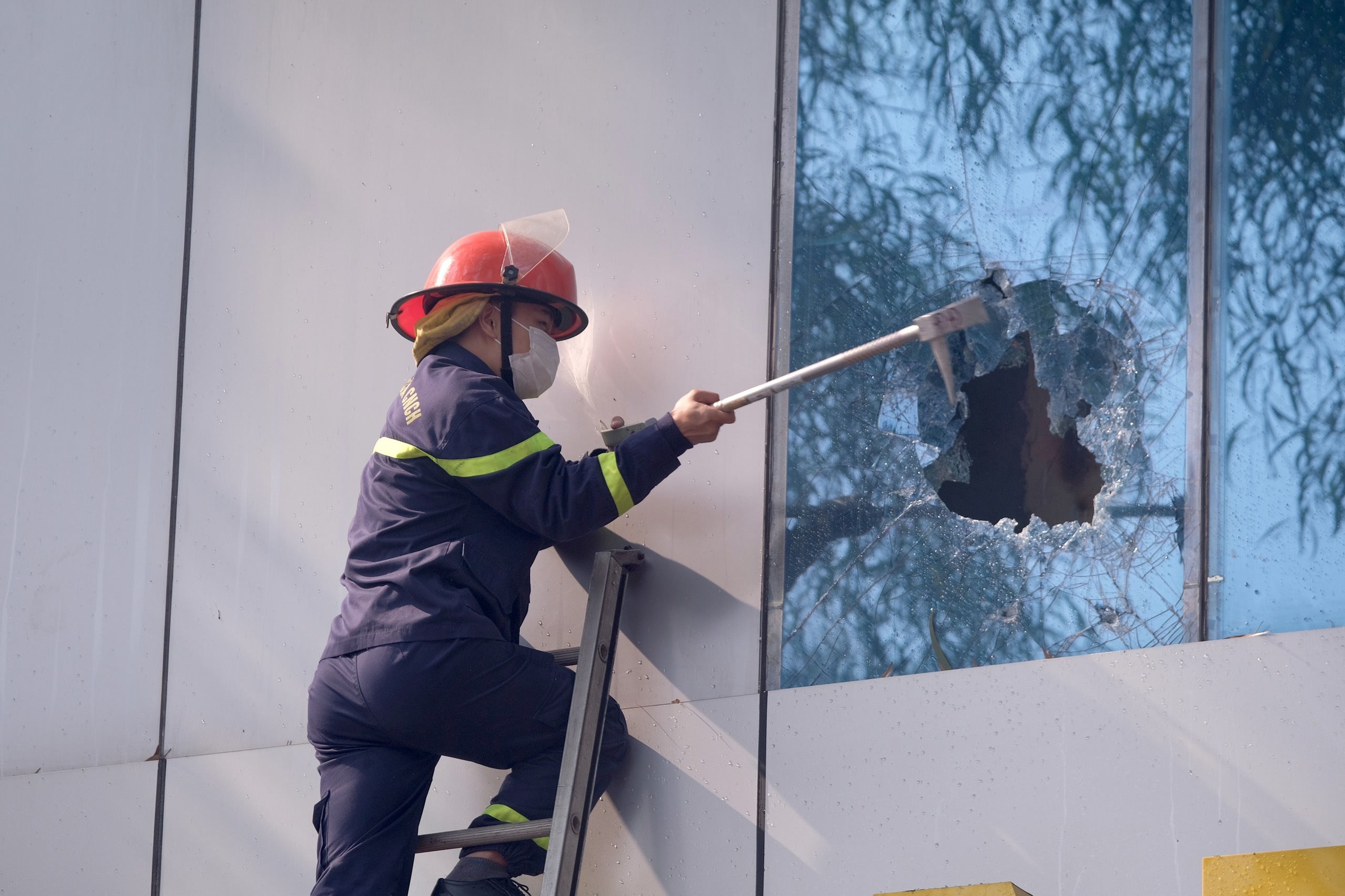 Chay ngan hang Ha Noi anh 5