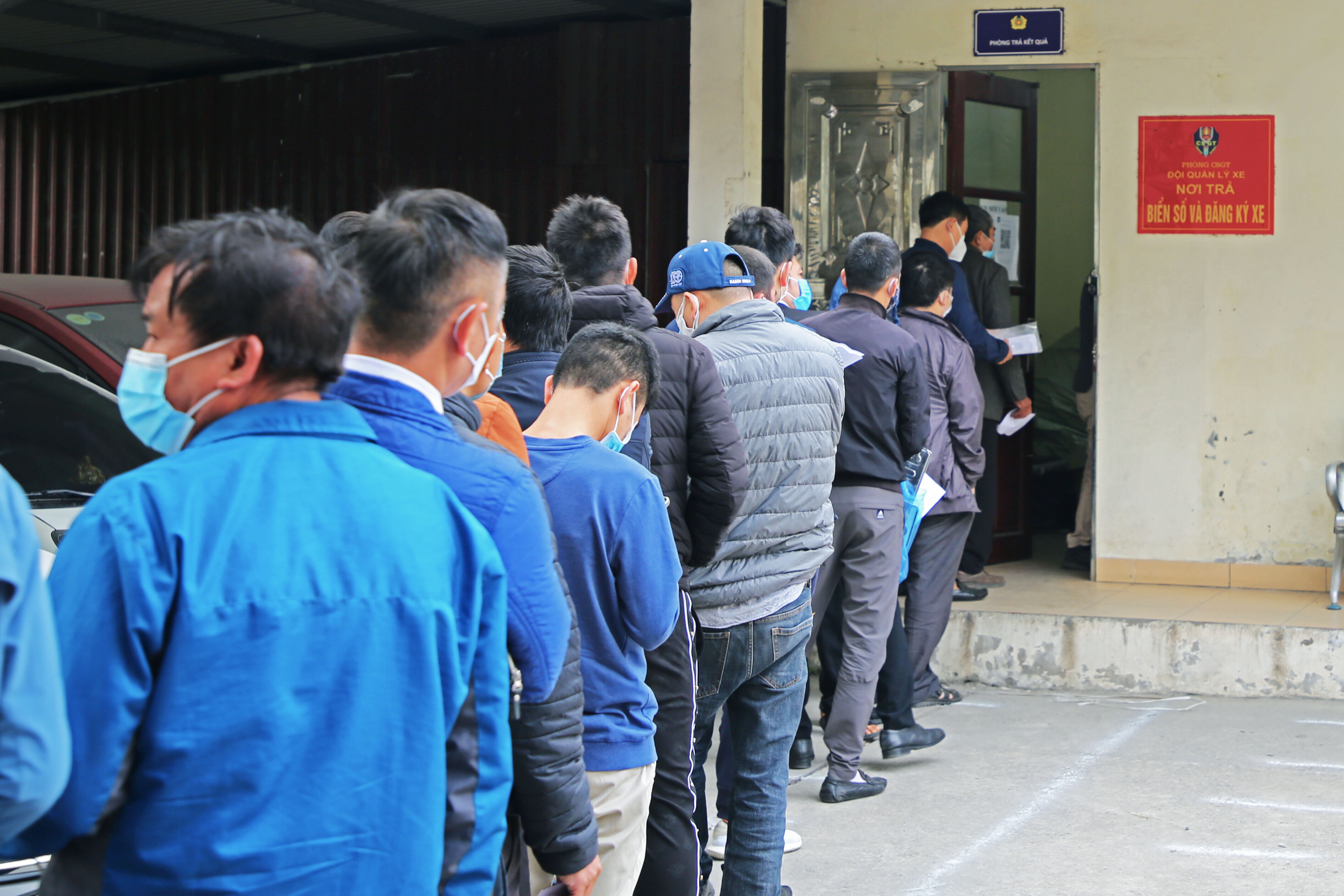 Xu phat xe kinh doanh van tai khong doi bien vang anh 2