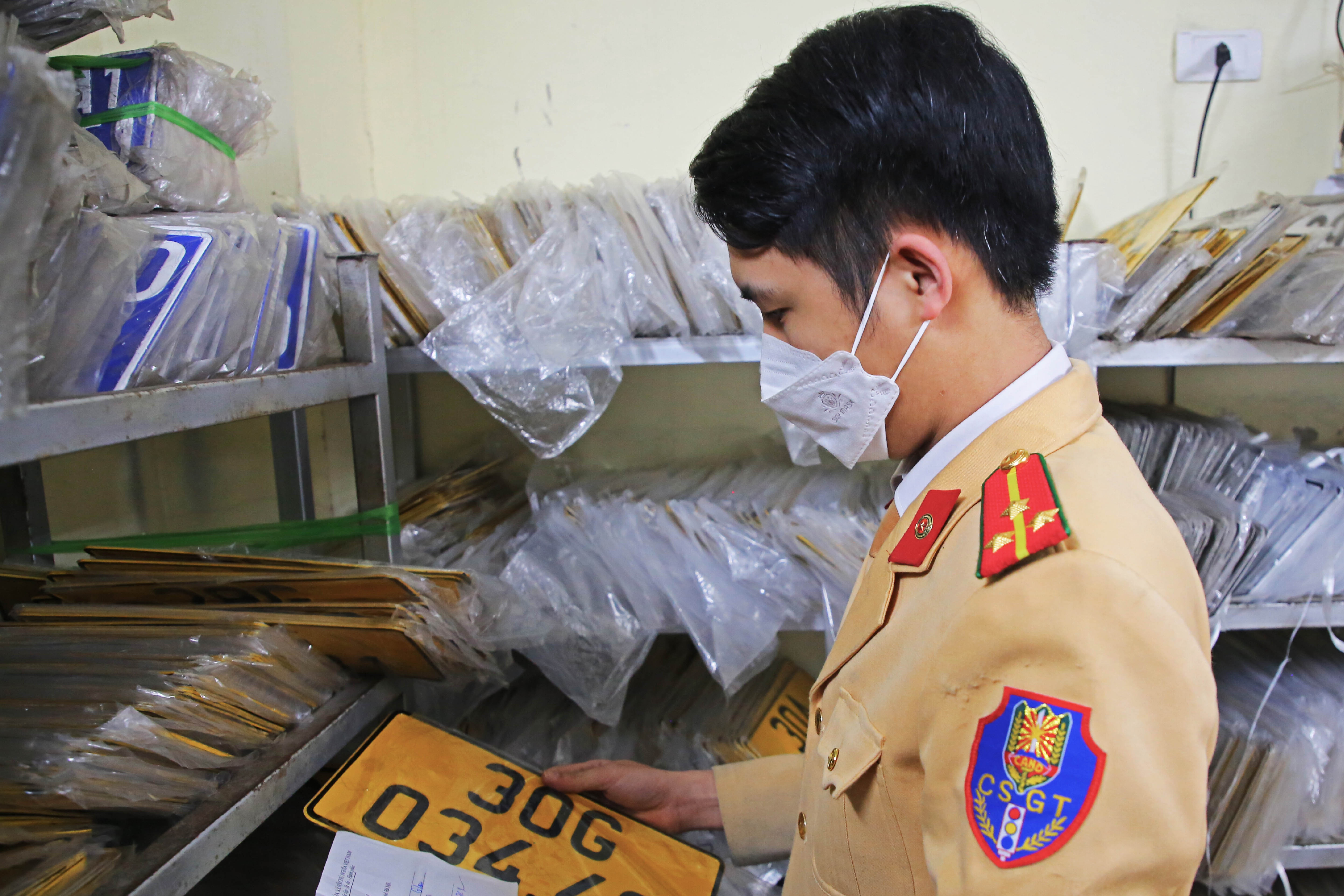 Gan 700.000 xe kinh doanh duoc cap bien so vang truoc han chot hinh anh