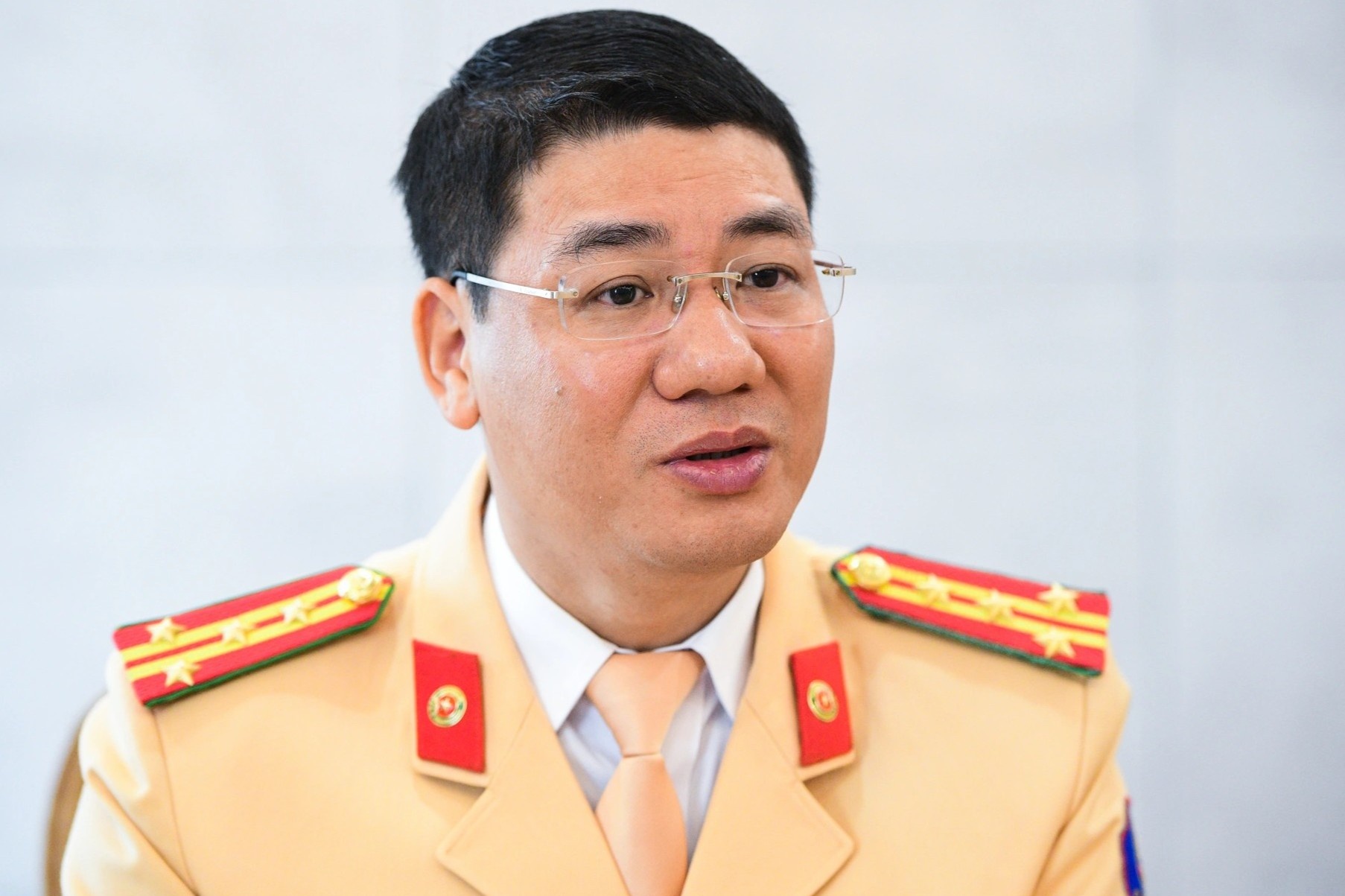 Cuc CSGT: Nguoi dan ban xe duoc giu lai bien so hinh anh