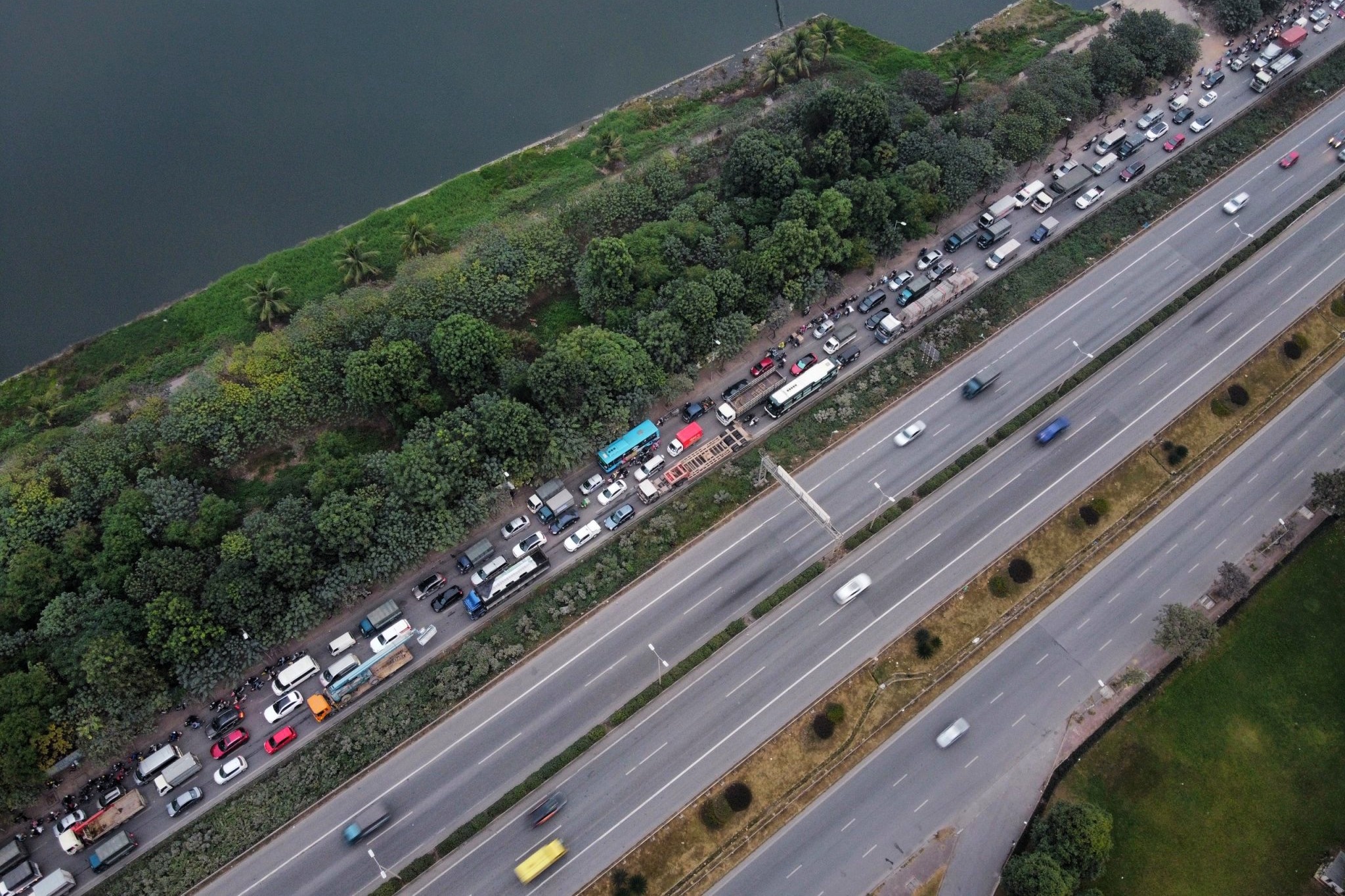 Ha Noi tac duong Tet Duong lich 2022 anh 14