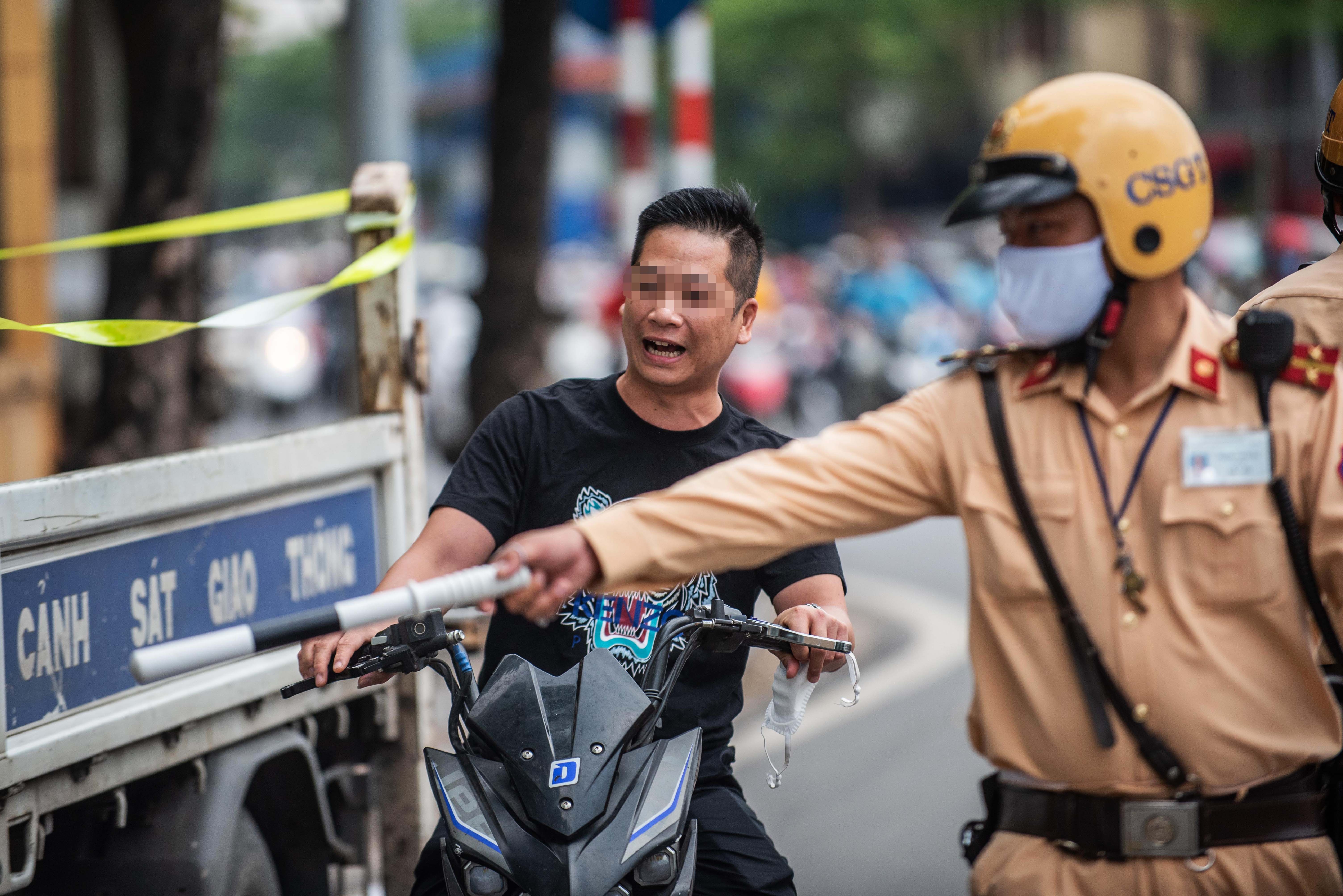 Xu nghiem vi pham nong do con, khong doi mu bao hiem dip Tet hinh anh