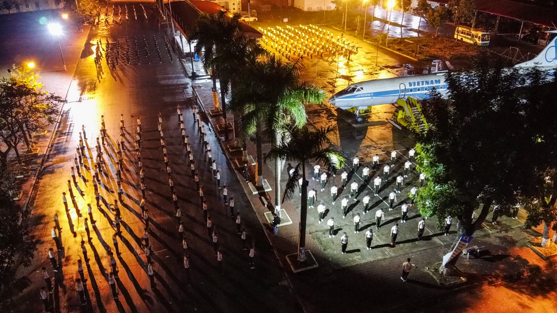 Nu sinh canh sat buoi hoc cuoi nam anh 5