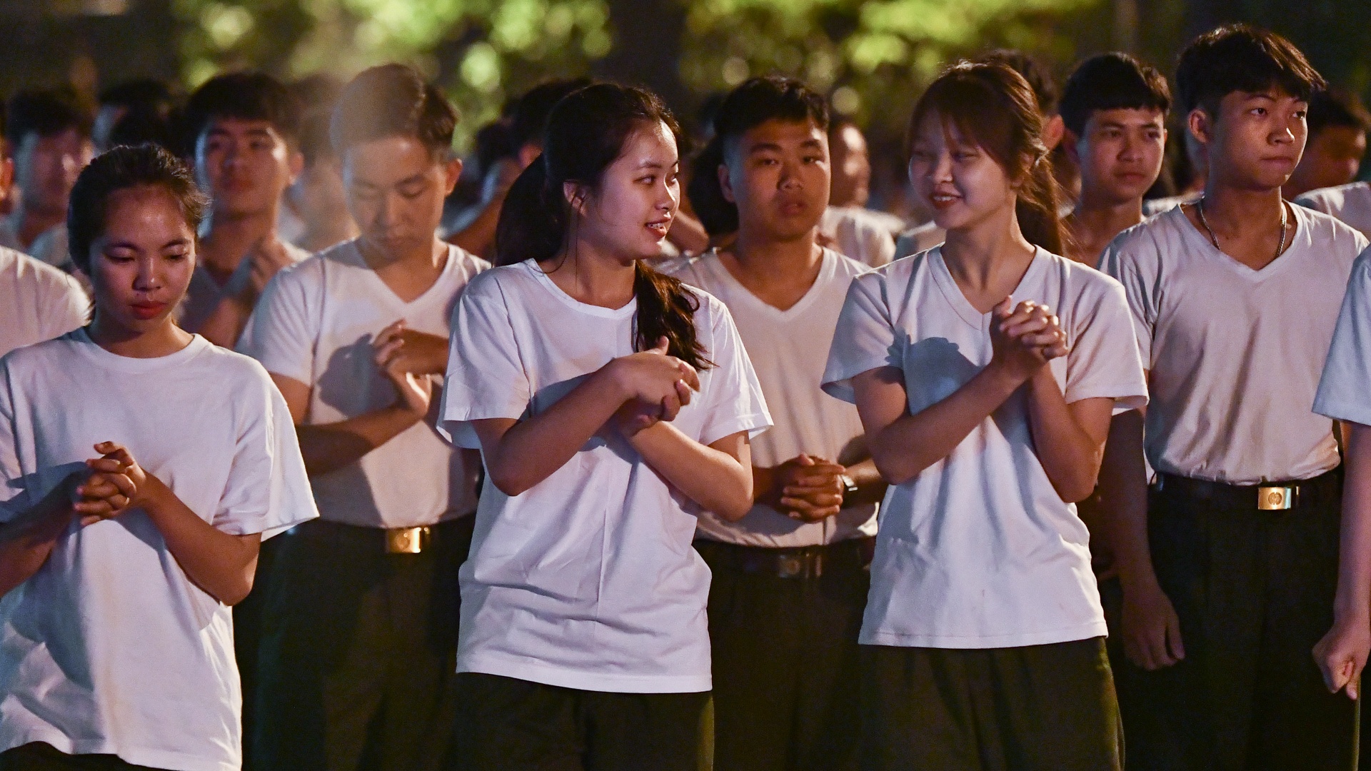 Nu sinh canh sat buoi hoc cuoi nam anh 3