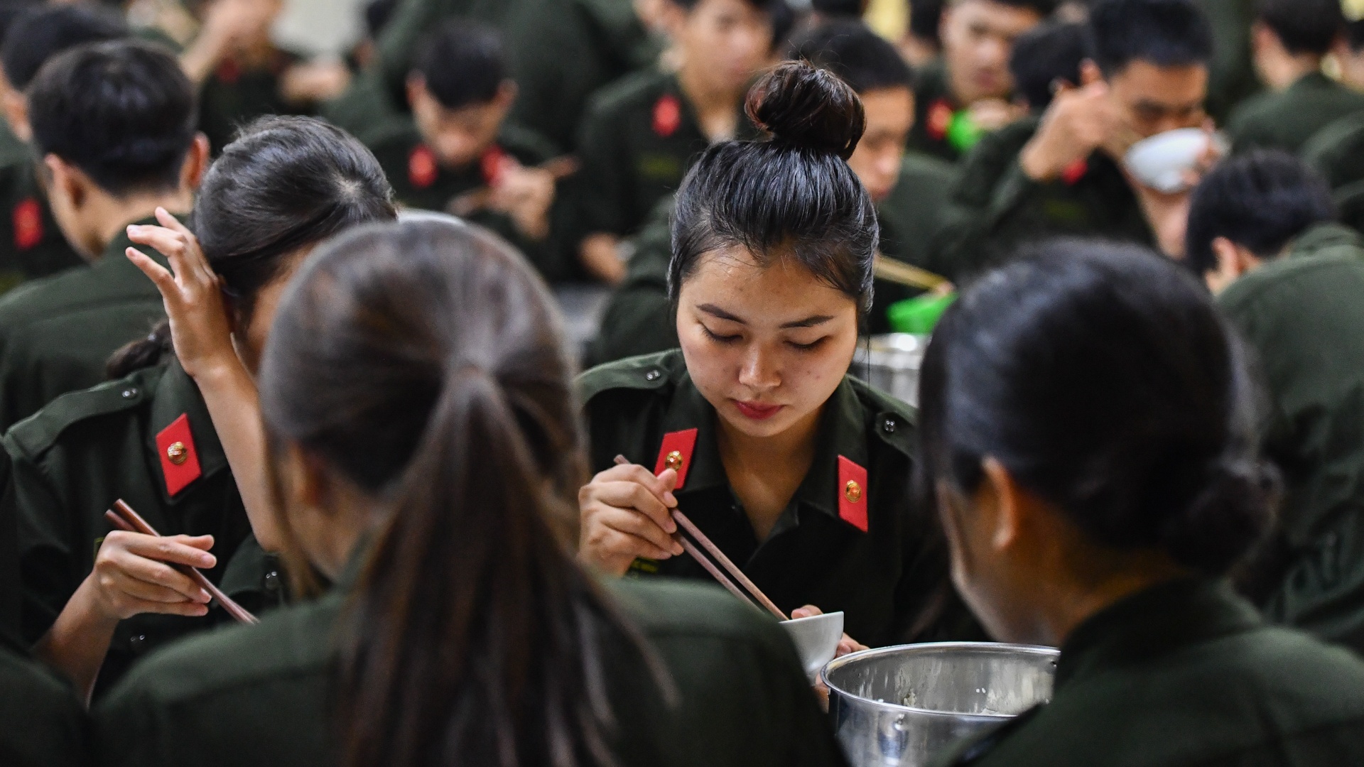 Nu sinh canh sat buoi hoc cuoi nam anh 21