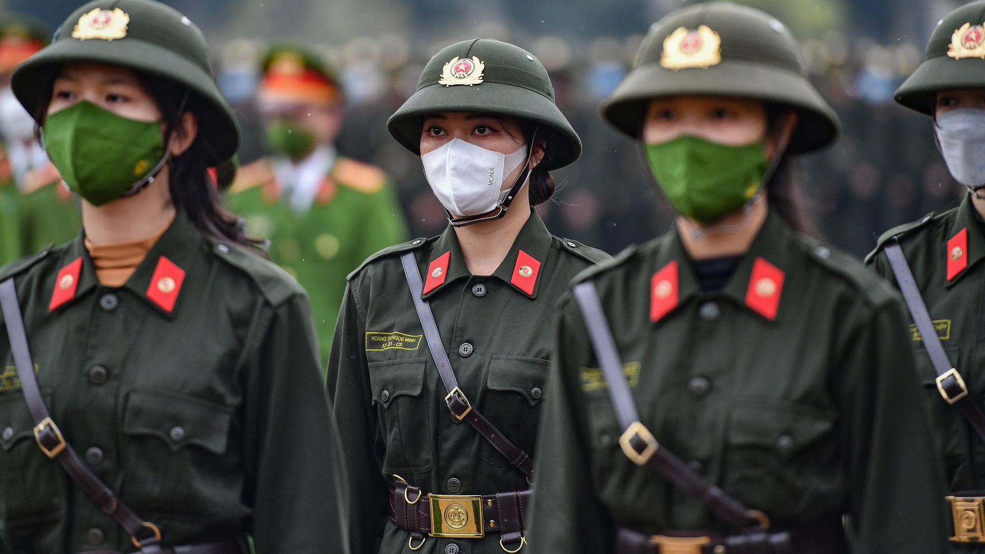 Nu sinh canh sat buoi hoc cuoi nam anh 2