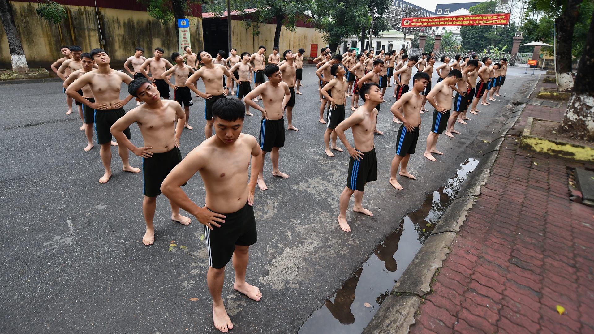 Nu sinh canh sat buoi hoc cuoi nam anh 14