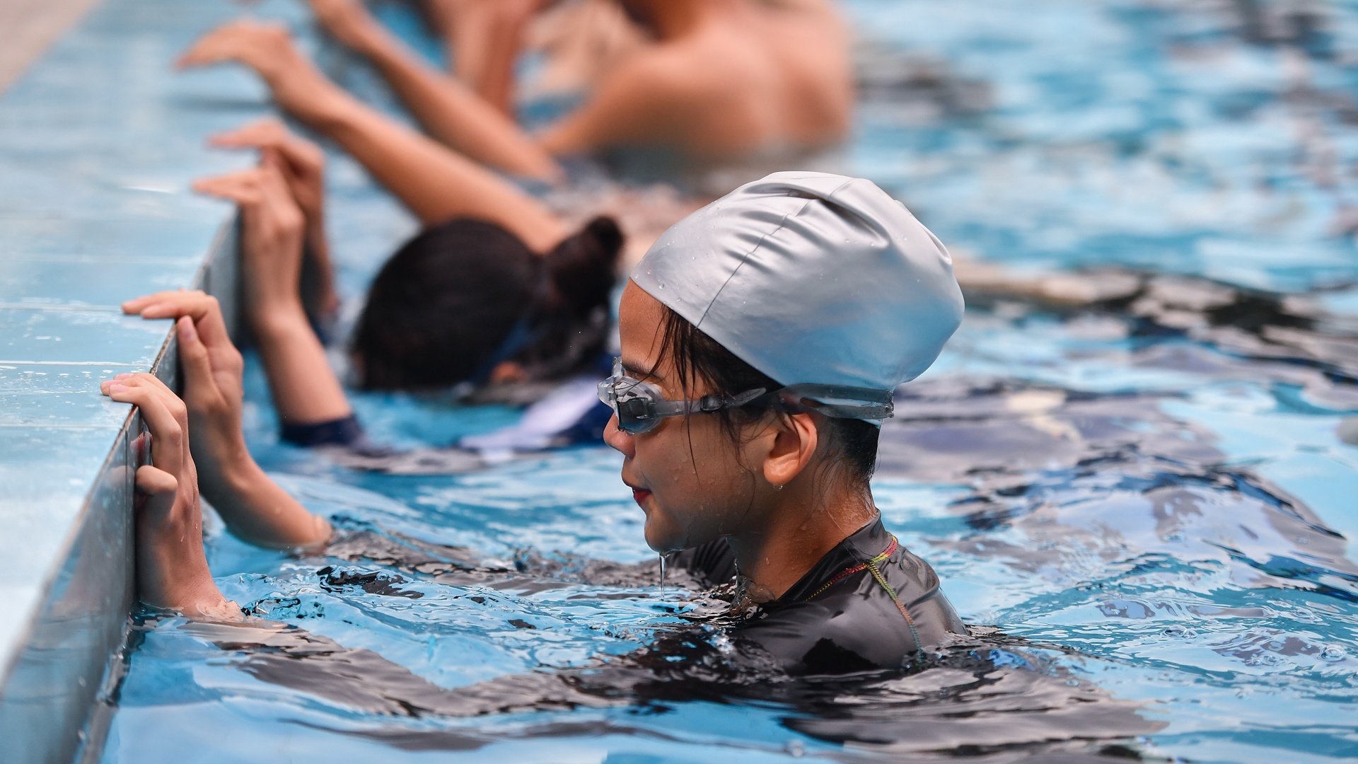 Nu sinh canh sat buoi hoc cuoi nam anh 15