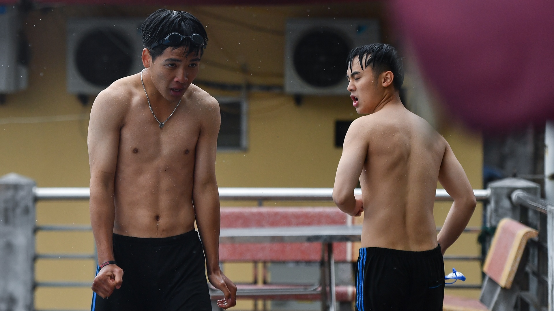 Nu sinh canh sat buoi hoc cuoi nam anh 17