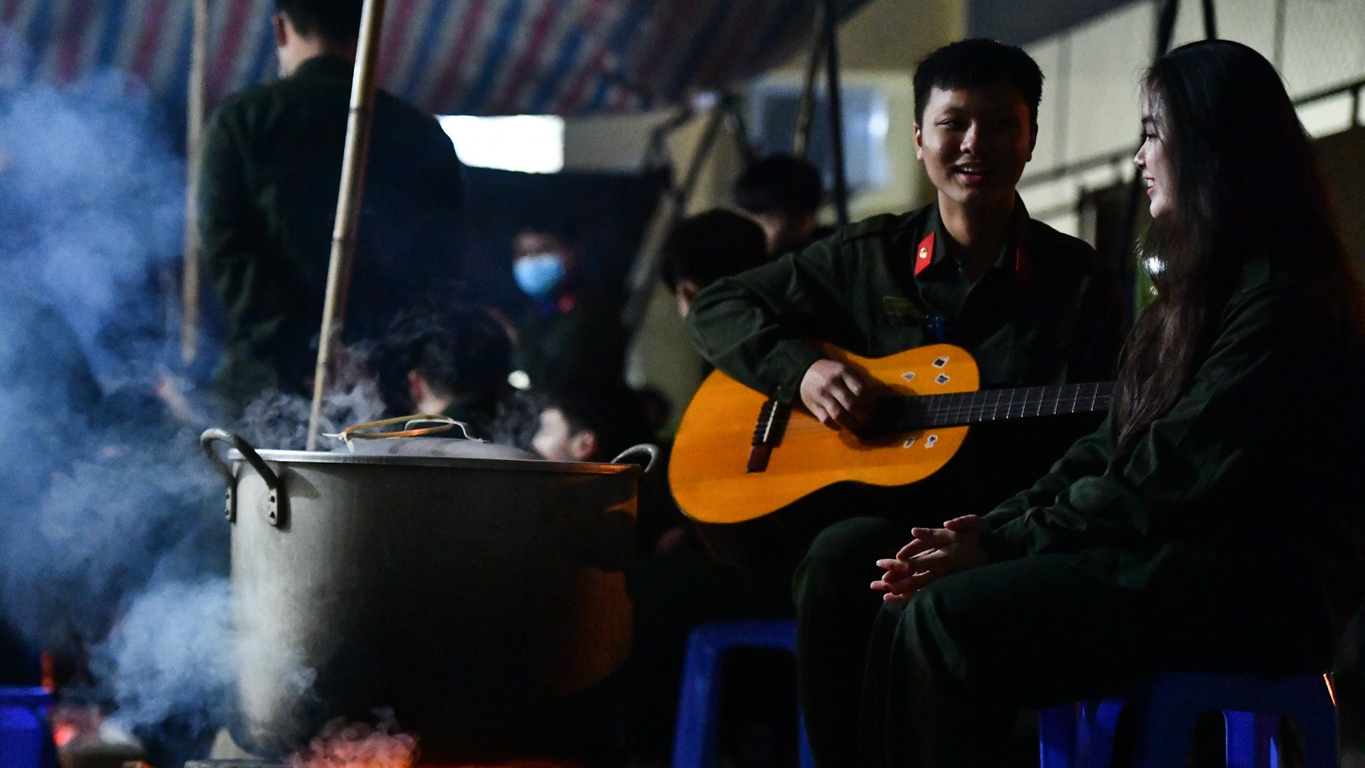 Nu sinh canh sat buoi hoc cuoi nam anh 22