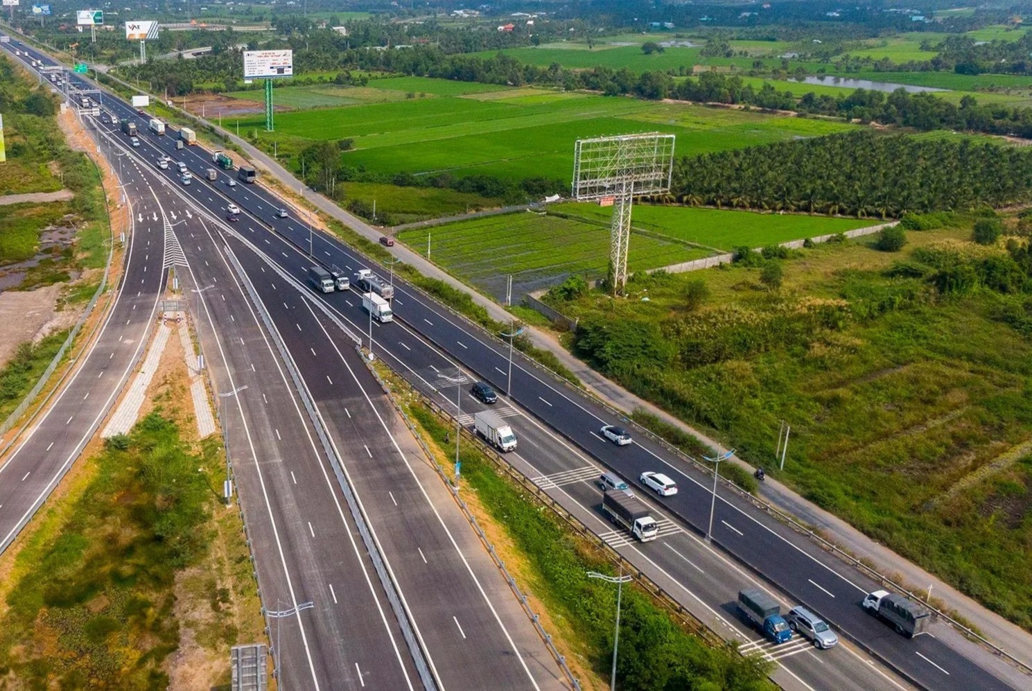 CSGT kiem soat chat cao toc Trung Luong - My Thuan tu ngay 25/1 hinh anh