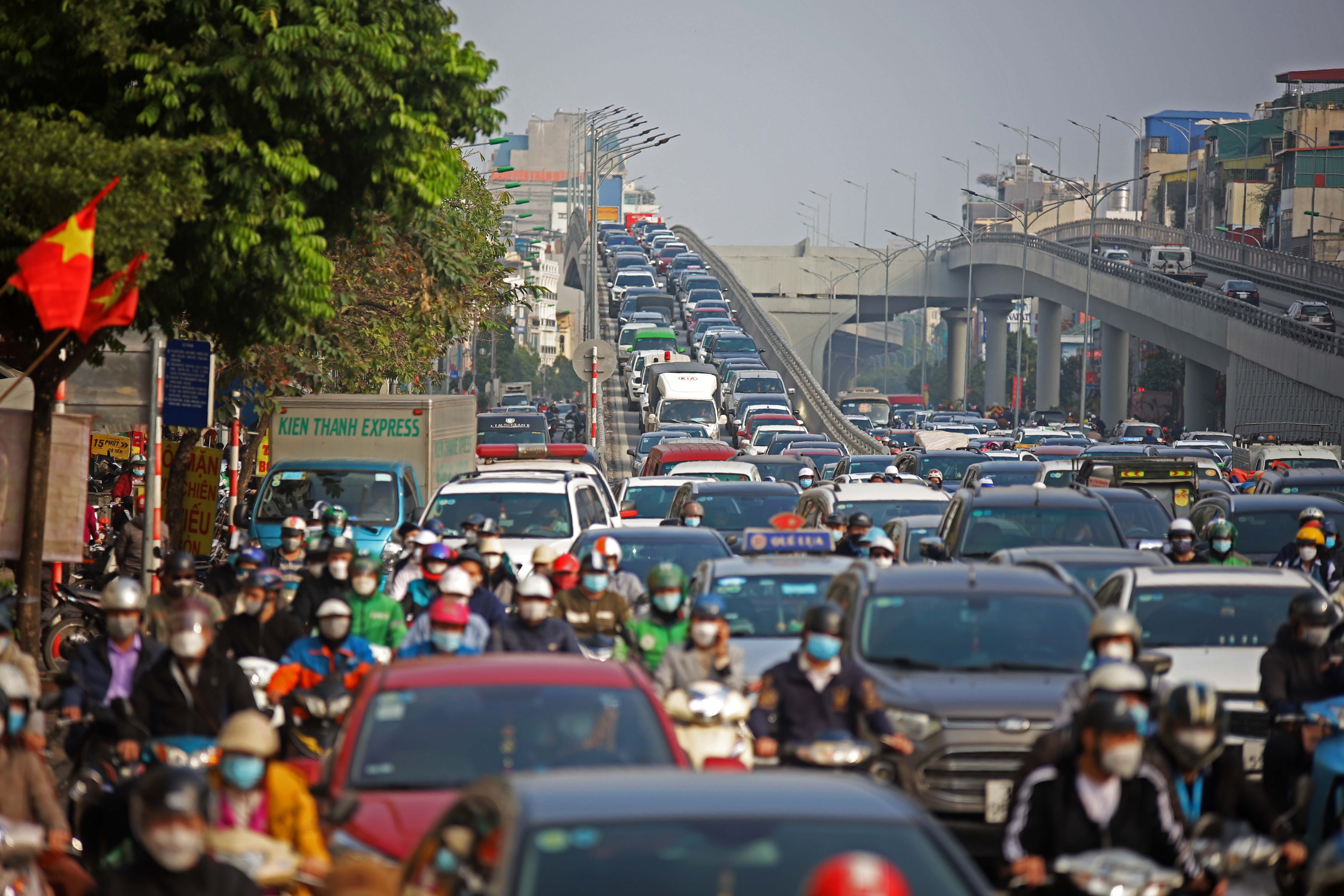 Nhồi nhét khách dịp Tết ảnh 2 Nhoi nhet khach dip Tet anh 2