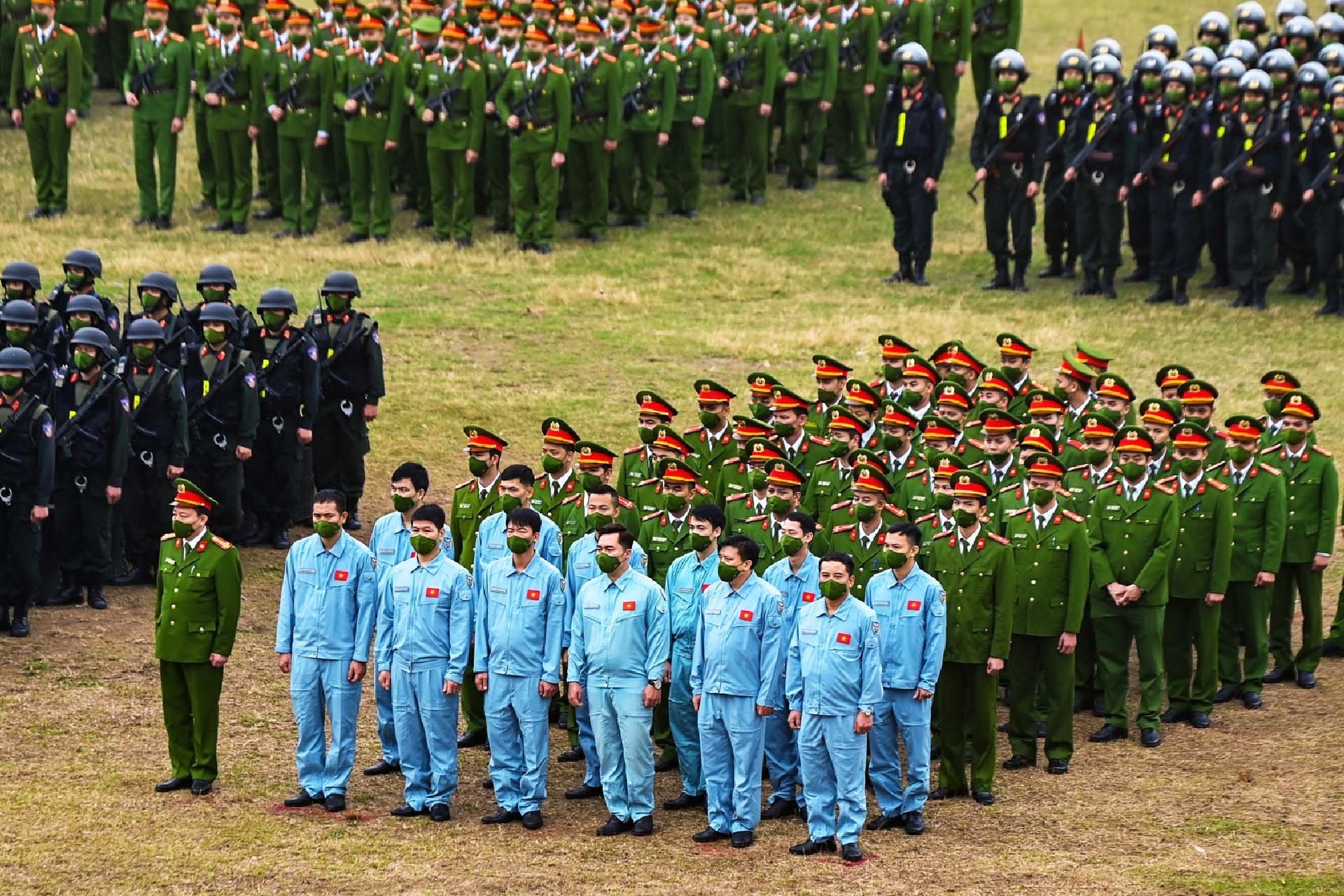 Khong quan Cong an Nhan dan muon som co may bay hinh anh