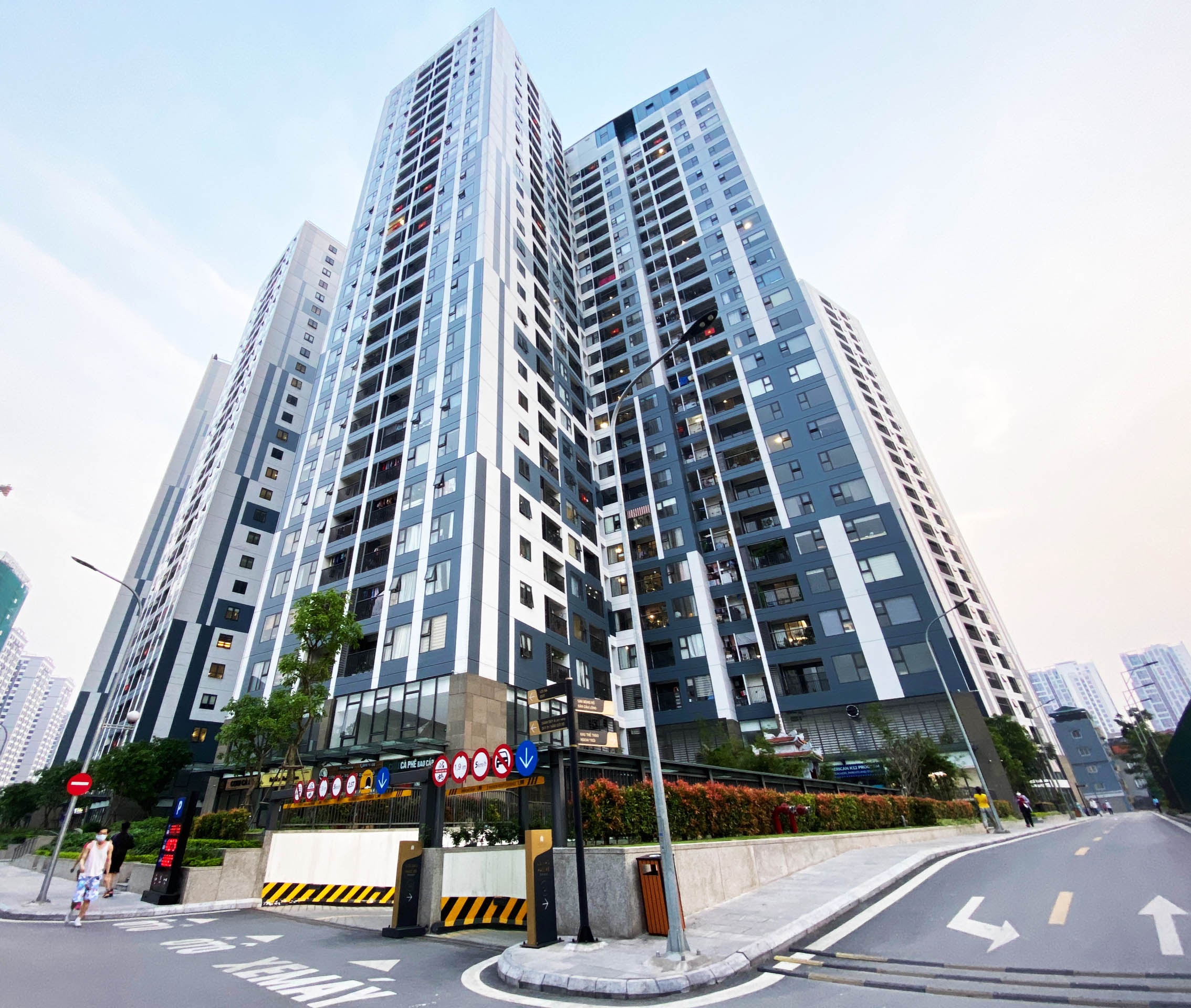 Nguoi dan ong tu vong tai san choi cua chung cu hinh anh