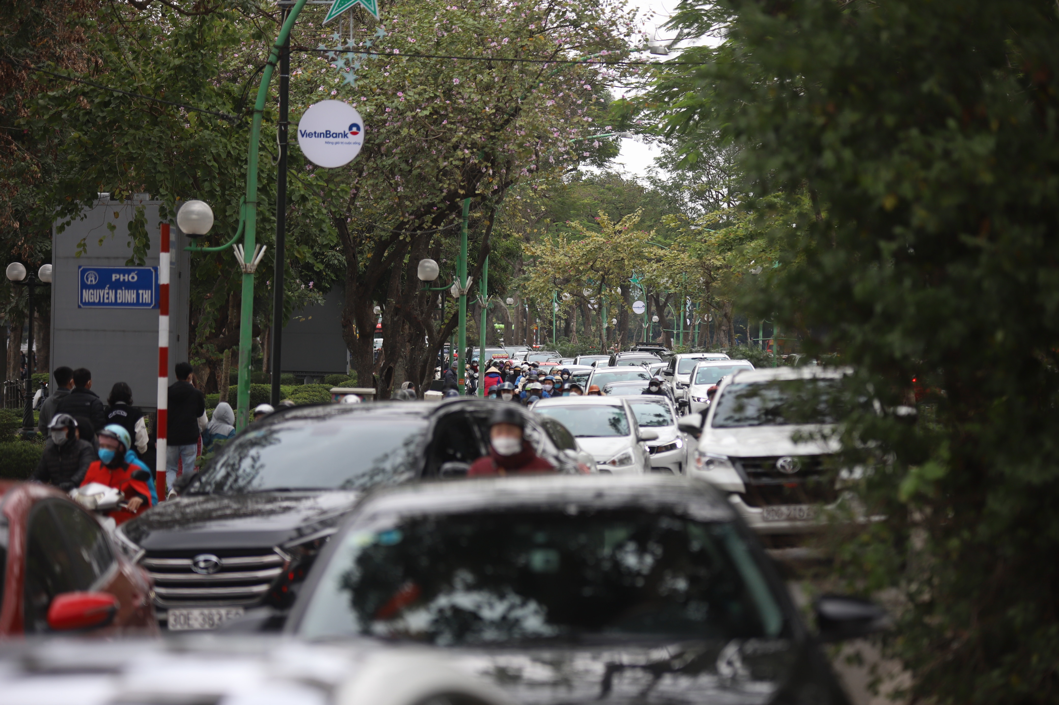 ha noi tac duong mung 1 tet anh 12