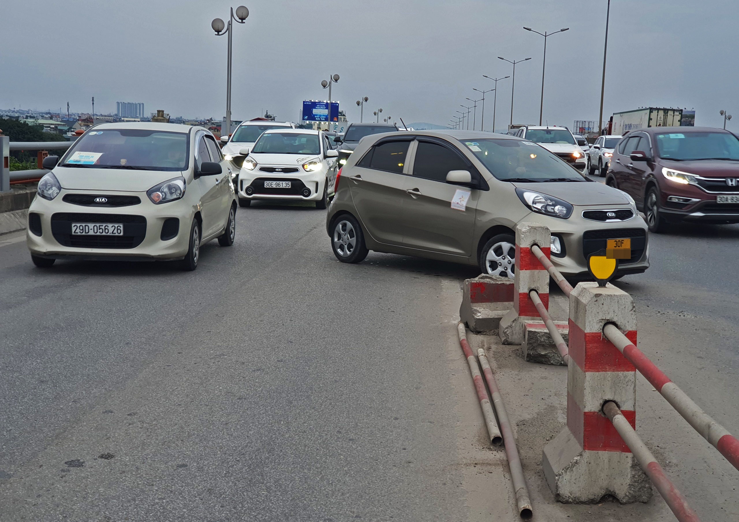 Tac cao toc Phap Van anh 8