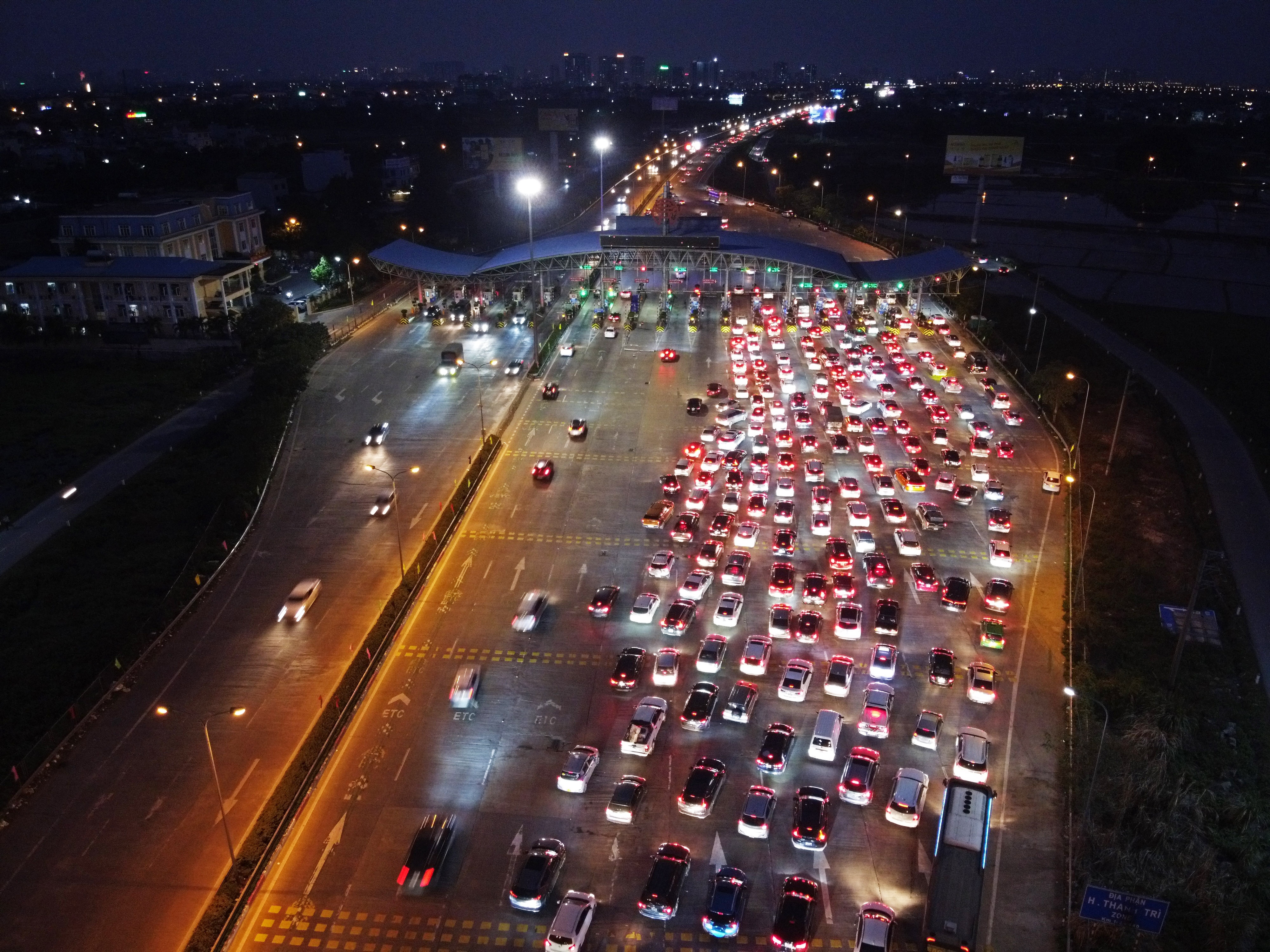 Tac cao toc Phap Van anh 3