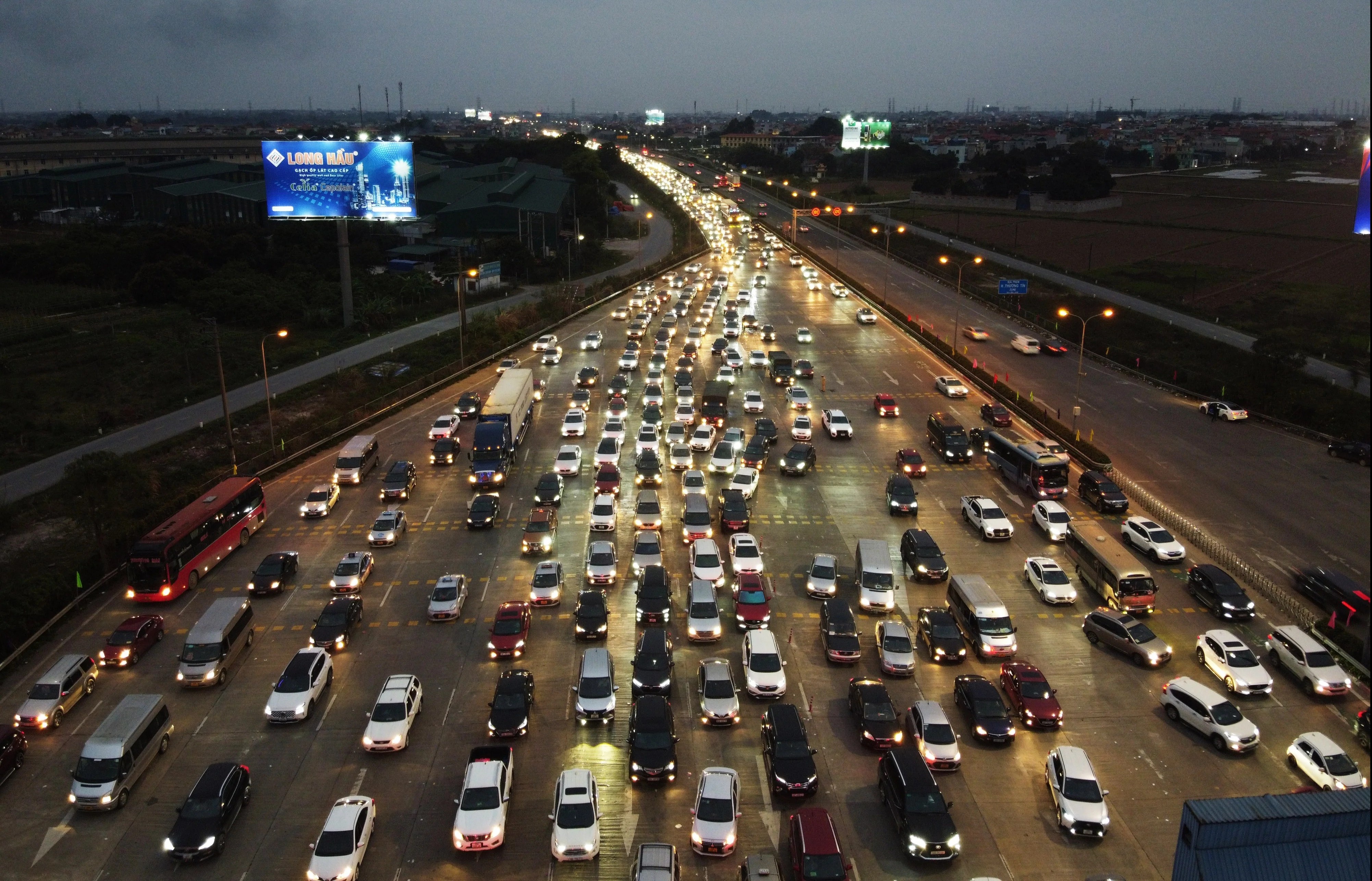 Khong xa tram BOT khi un tac, don vi van hanh se bi phat 70 trieu dong hinh anh