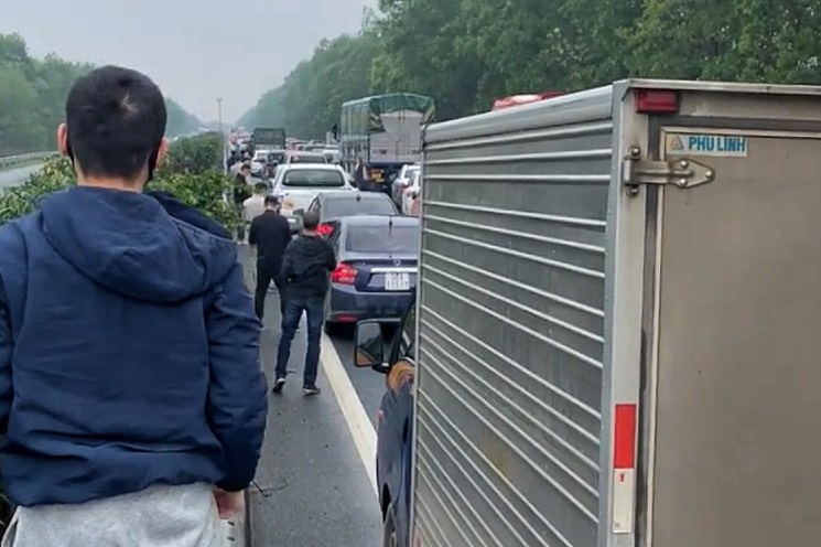 tai nạn 3 xe tắc đường ảnh 3 tai nan 3 xe tac duong anh 3