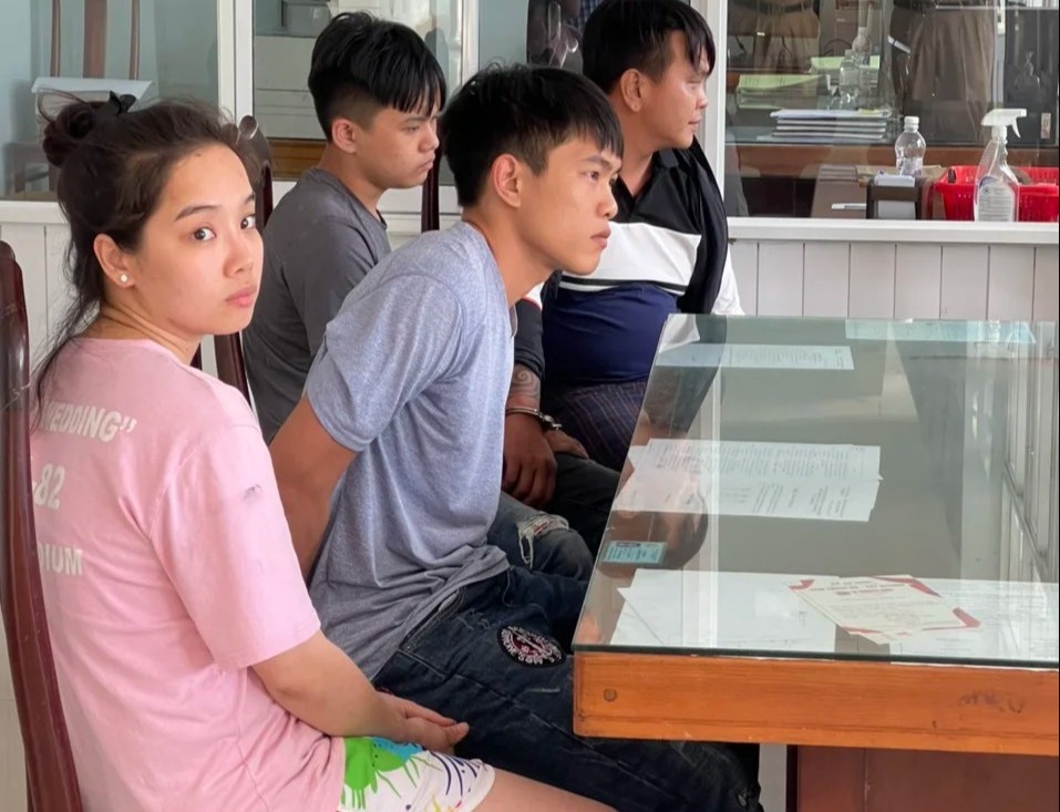 CSGT bat 4 nghi can giet nguoi anh 1