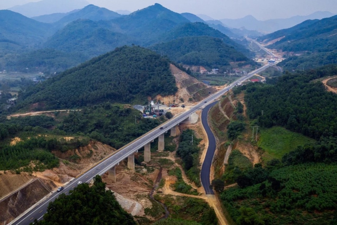 De xuat dau tu 1 ty USD xay cao toc noi 2 tinh bien gioi hinh anh