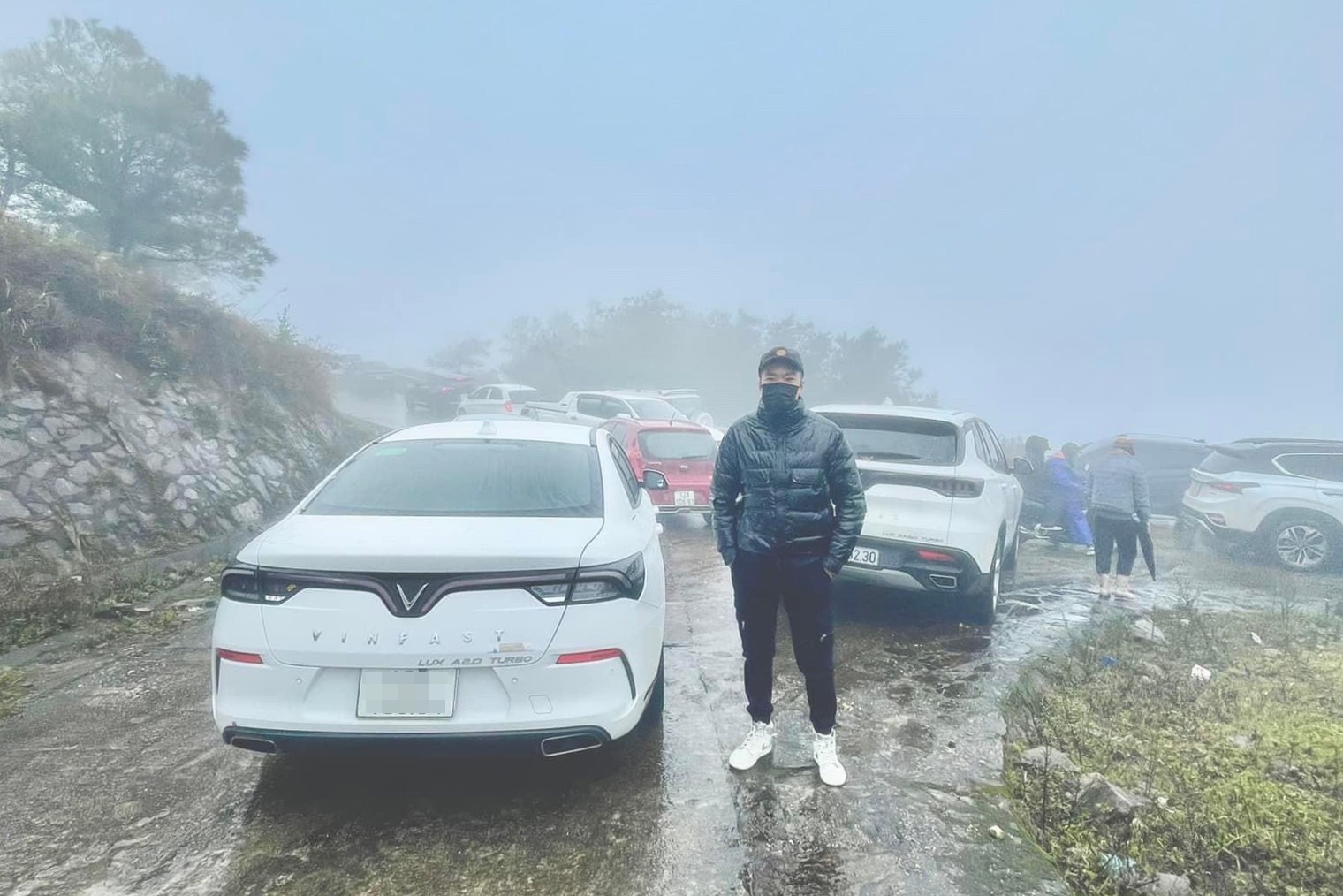 Di xem bang gia, tai xe mat gan 4 gio cho doan duong hon 10 km hinh anh