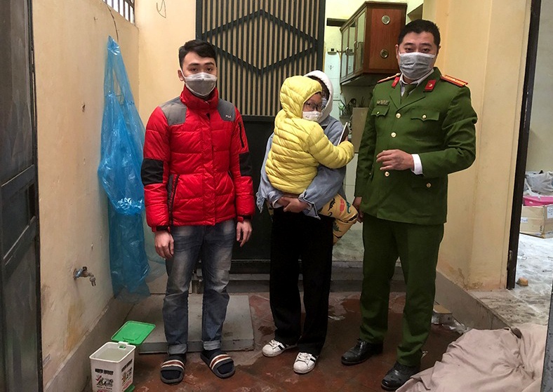 cuu chau be 6 tuoi mac ket chay anh 1