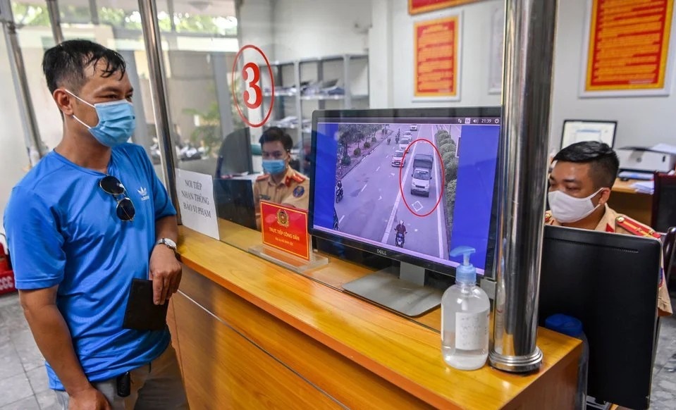 Tai xe khong con phai di hang tram km vi phat nguoi hinh anh