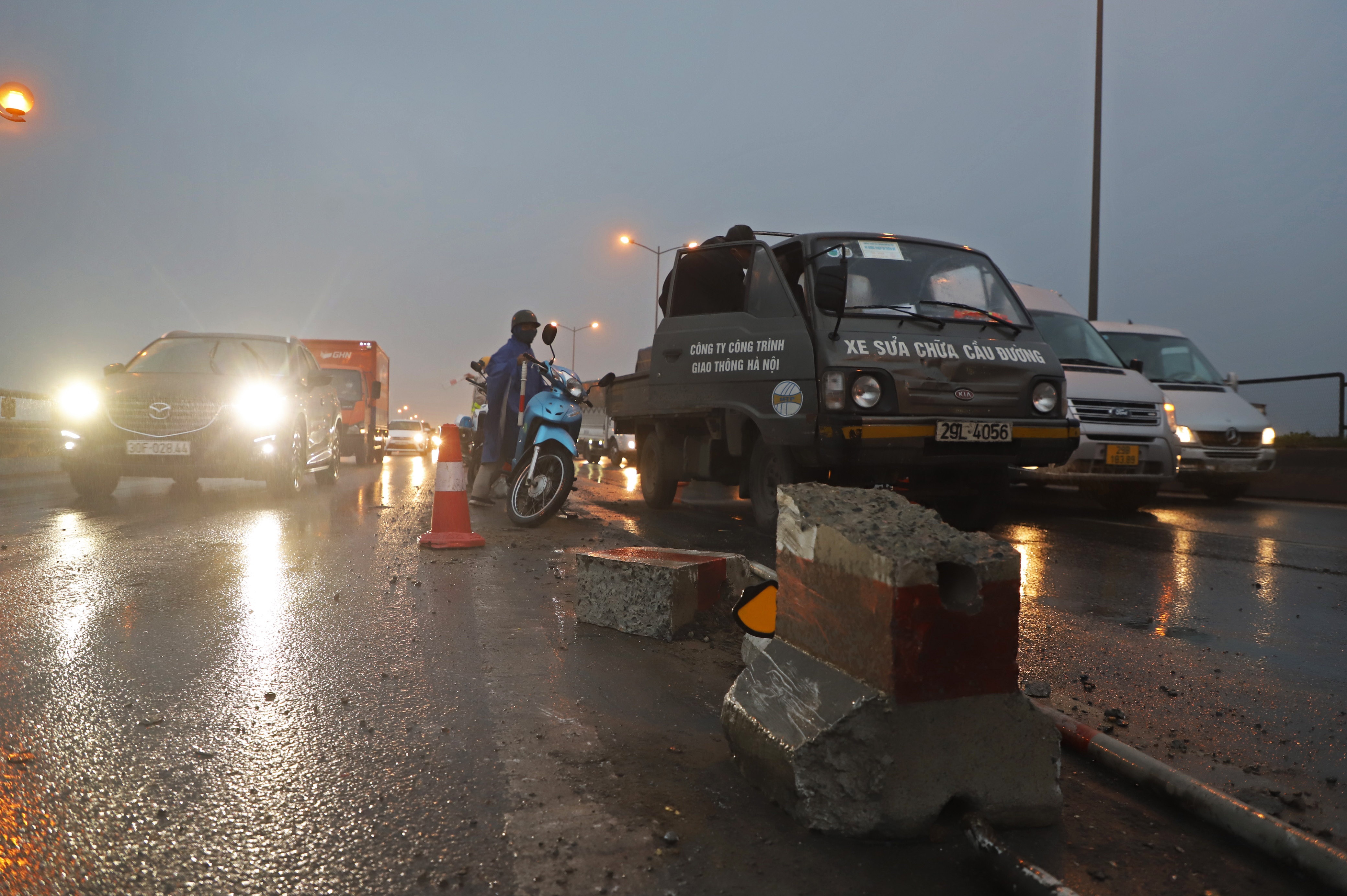 Xe audi tong dai phan cach cau thanh tri anh 4