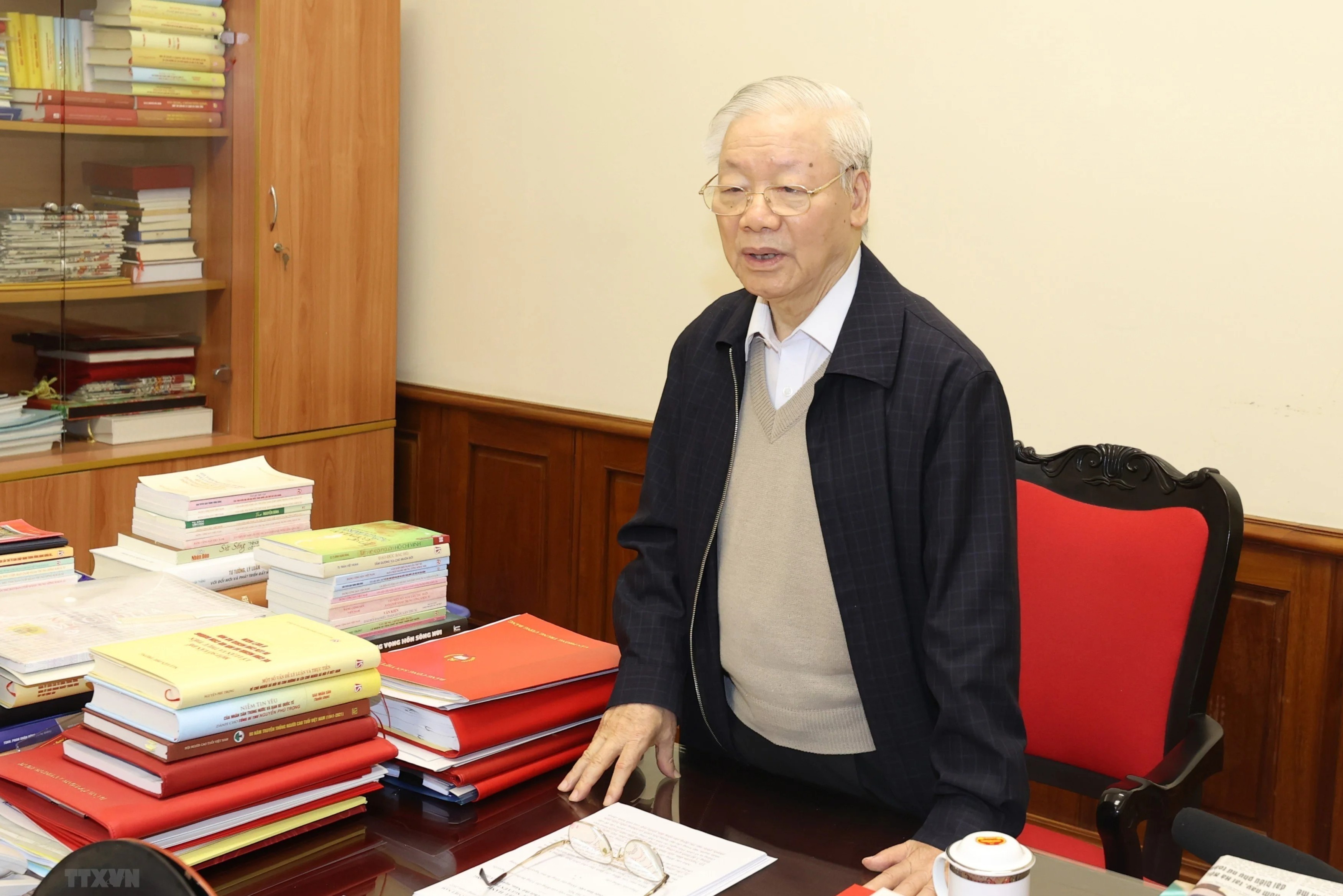 Tong bi thu Nguyen Phu Trong chu tri cuoc hop lanh dao chu chot hinh anh