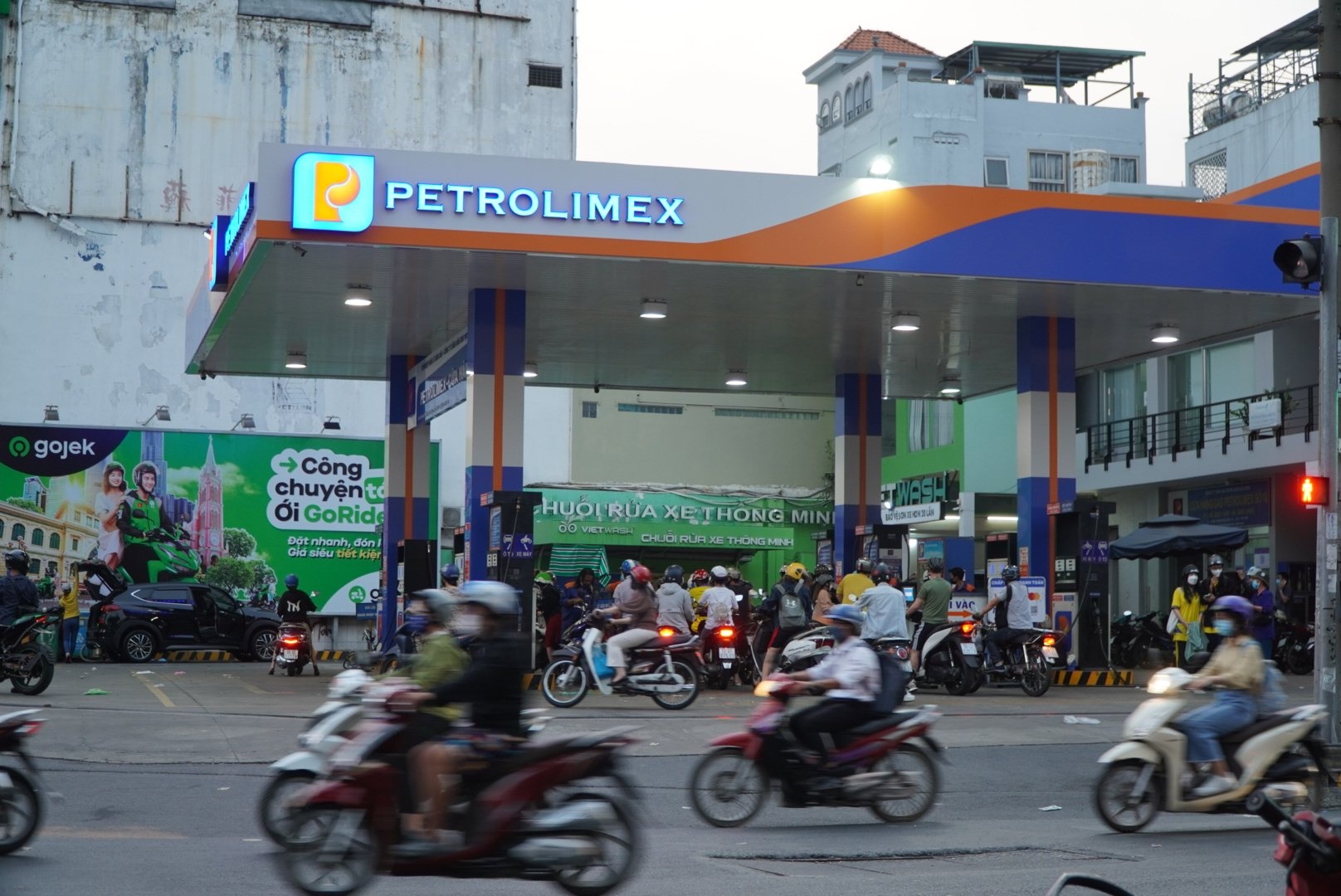 do xang truoc khi tang gia anh 1