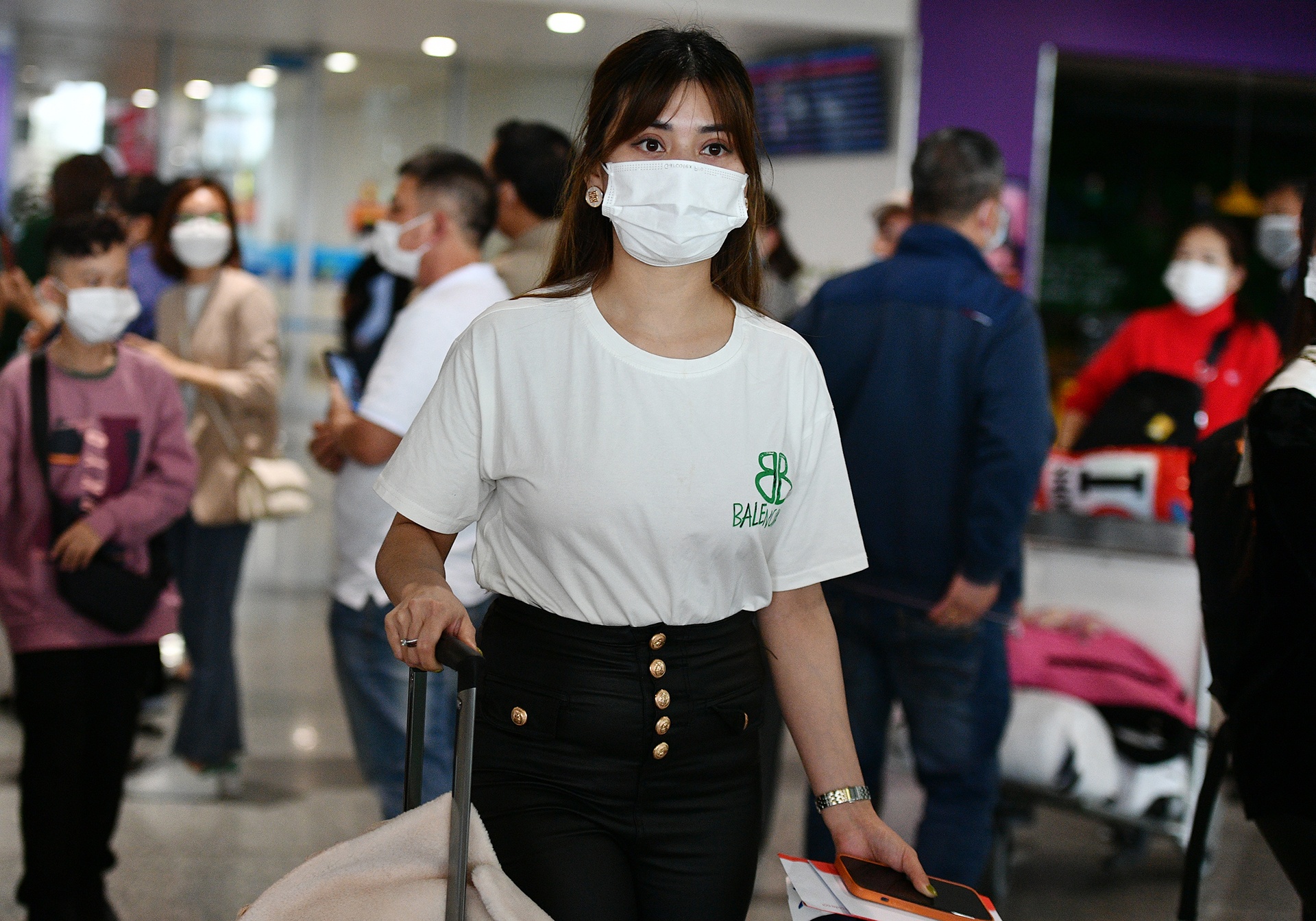 Kieu bao Ukraine hoi ngo nguoi than khi ve den Noi Bai hinh anh