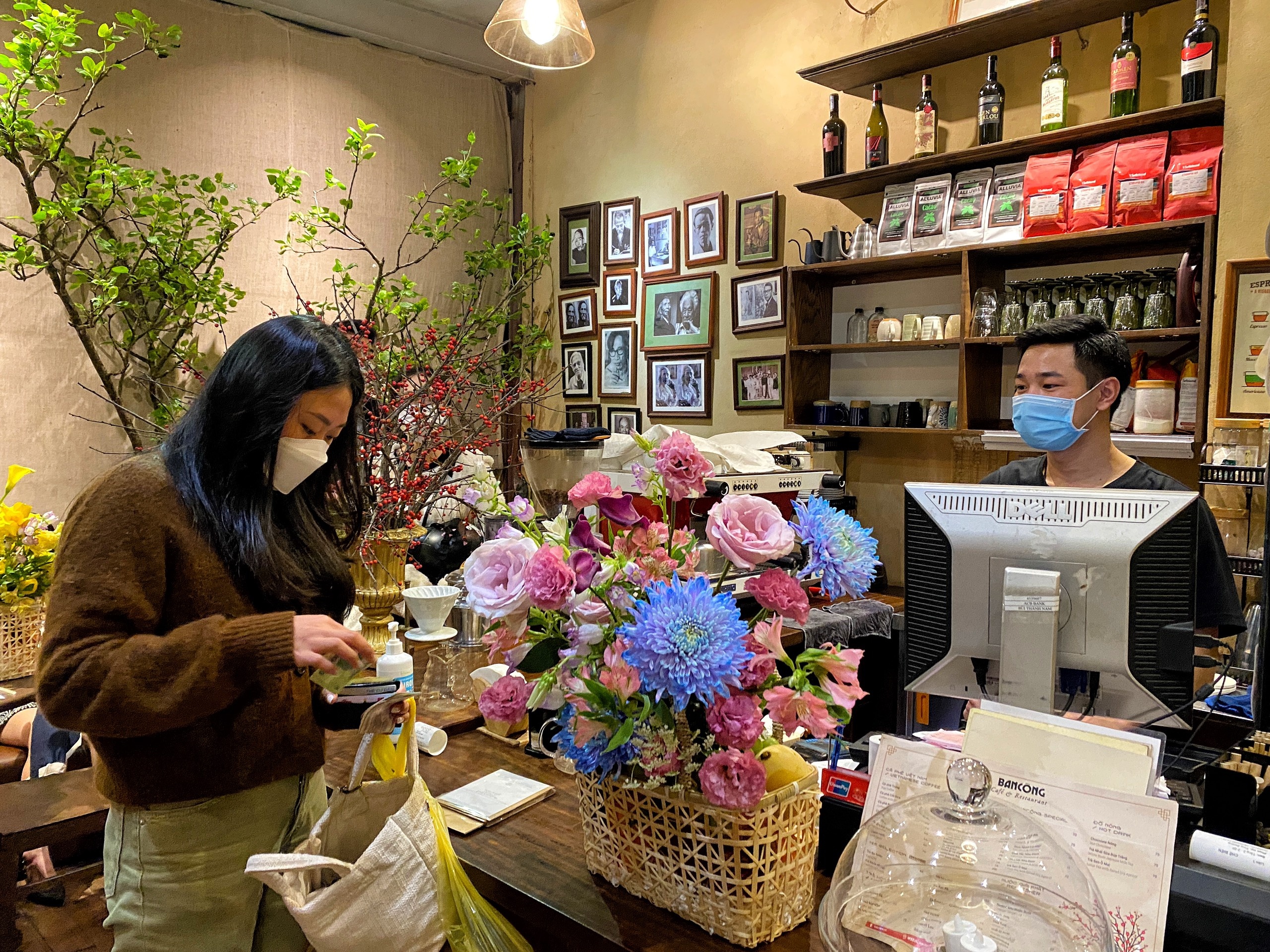 Ha Noi bo quy dinh hang quan dong cua luc 21h hinh anh