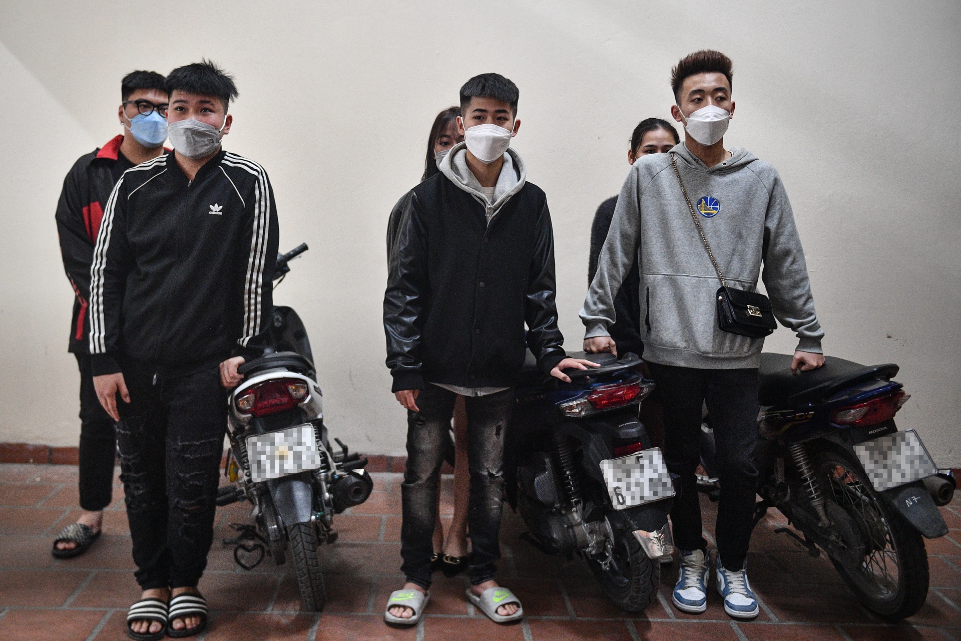 canh sat 141 hoa trang bat dua xe anh 11