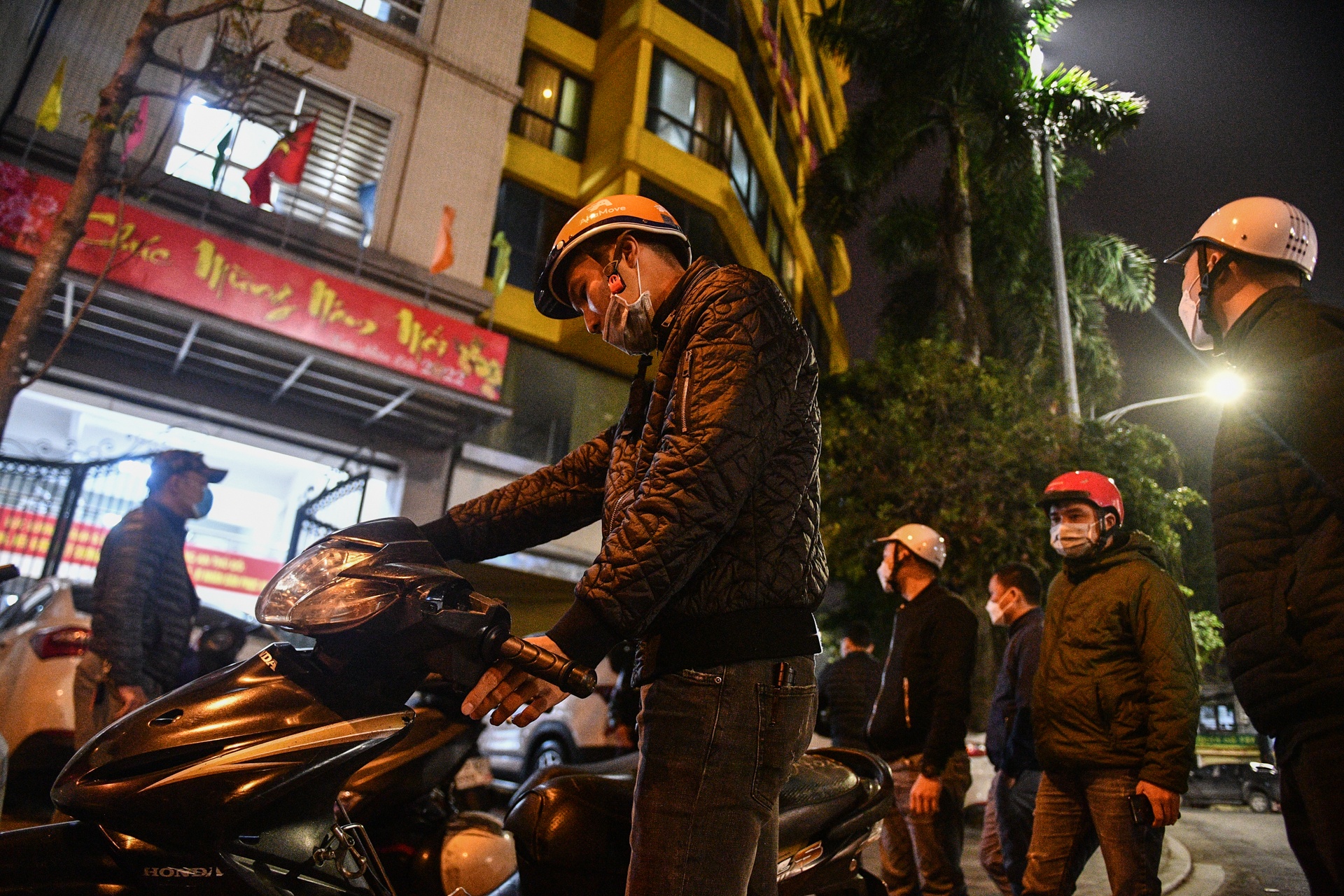 canh sat 141 hoa trang bat dua xe anh 1