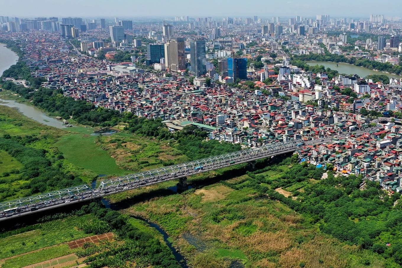 Canh doi lap o bai song Hong voi khu vuc trung tam thu do hinh anh