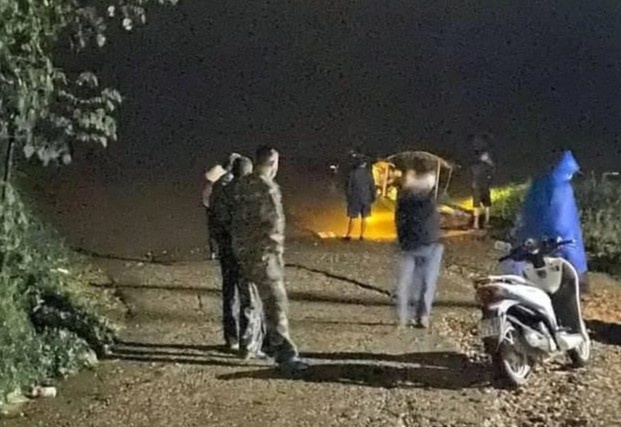 Do cho 6 nguoi bi lat, 2 me con mat tich hinh anh