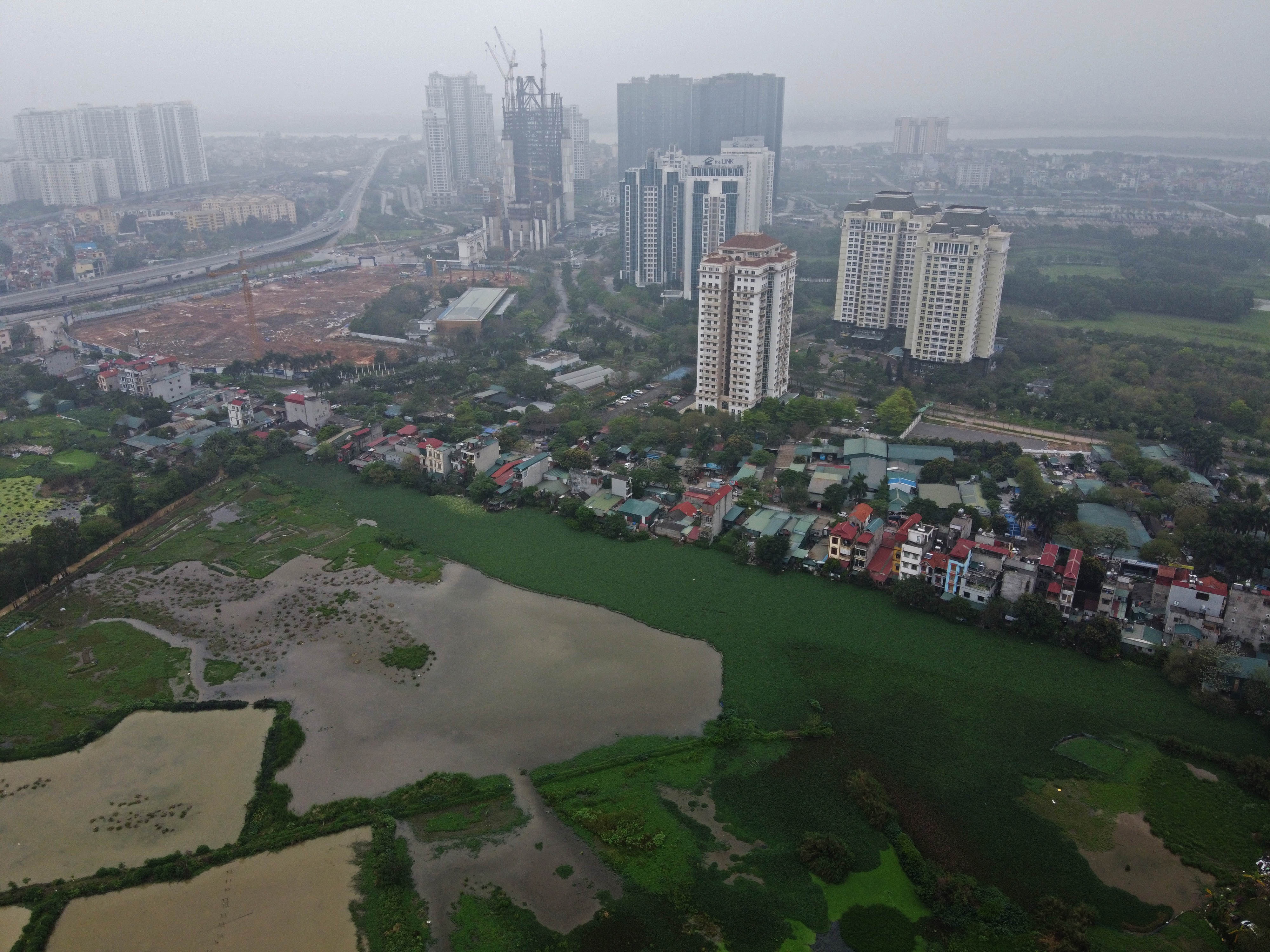 Ga ngam c9 Ho Guom anh 1