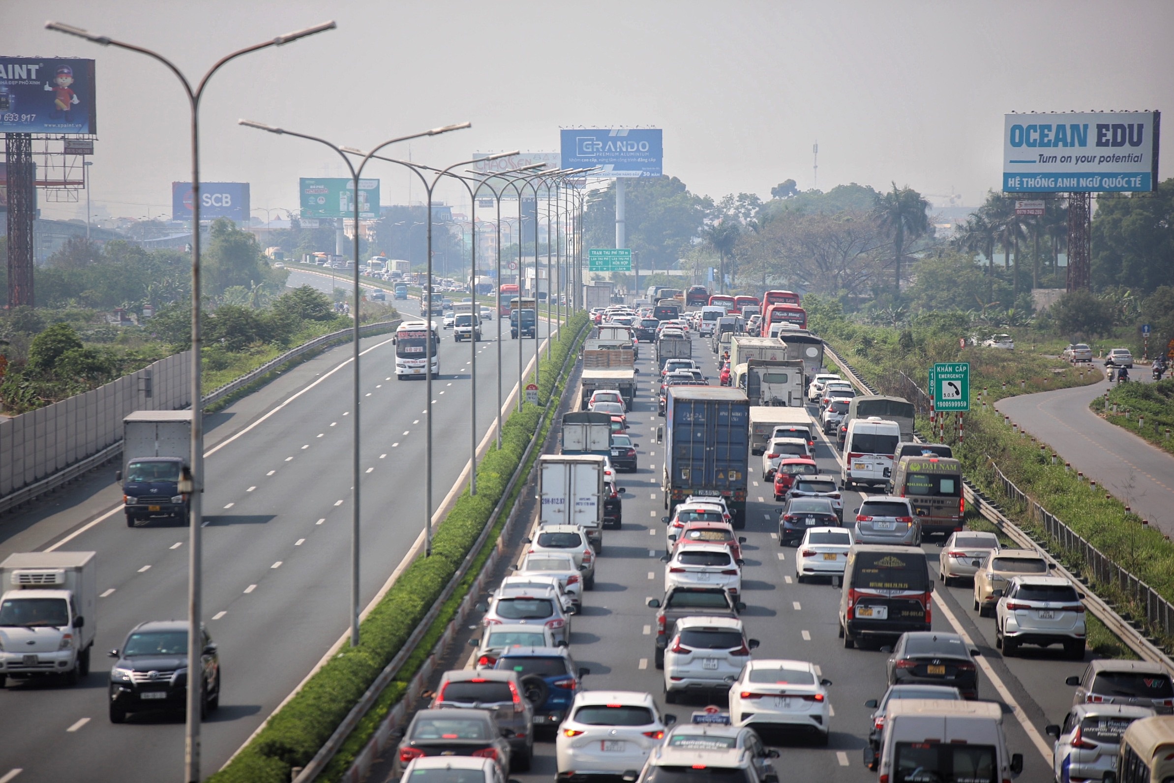 CSGT ra quan 30/4 anh 1