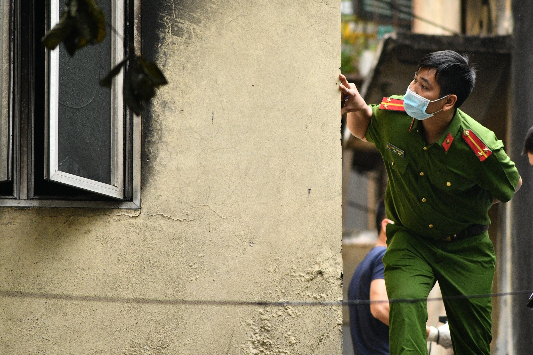 Canh sat phong toa hien truong vu chay co 5 nguoi chet o Ha Noi hinh anh