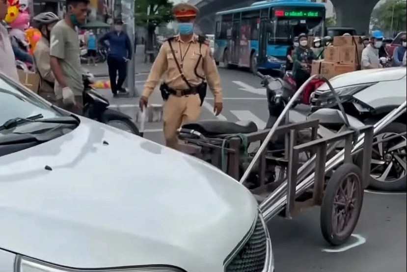 sat xuyen thung oto anh 1