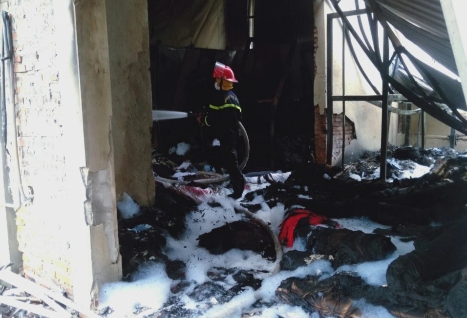 chay xuong may 1 nguoi chet anh 1